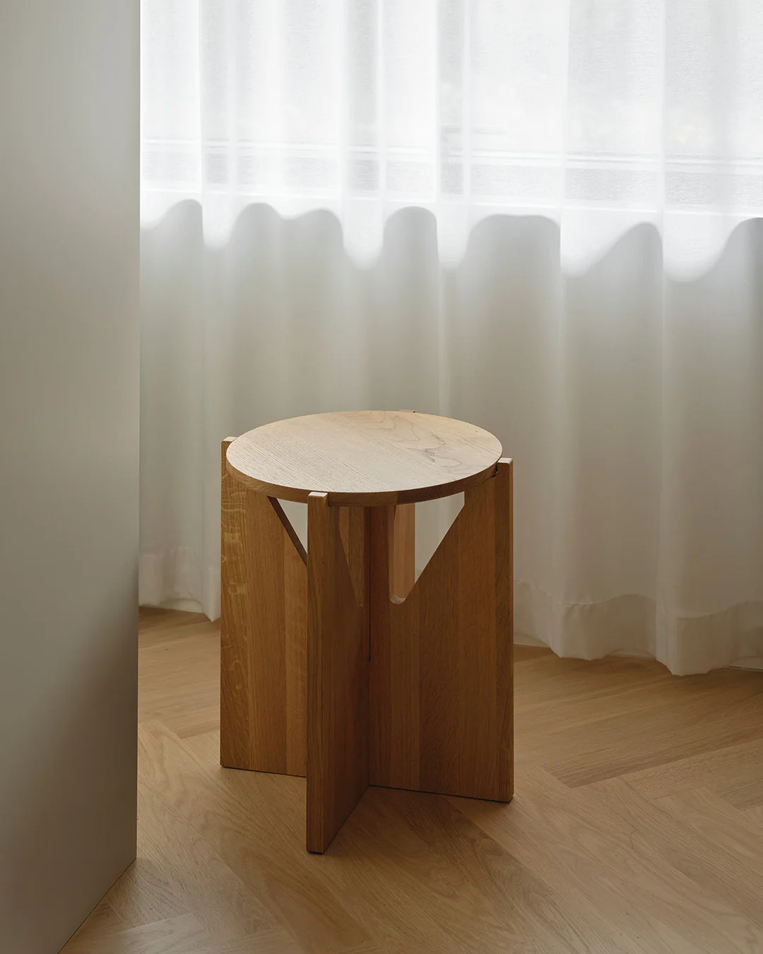 Kristina Dam Simple Stool - Warm lacquered oak