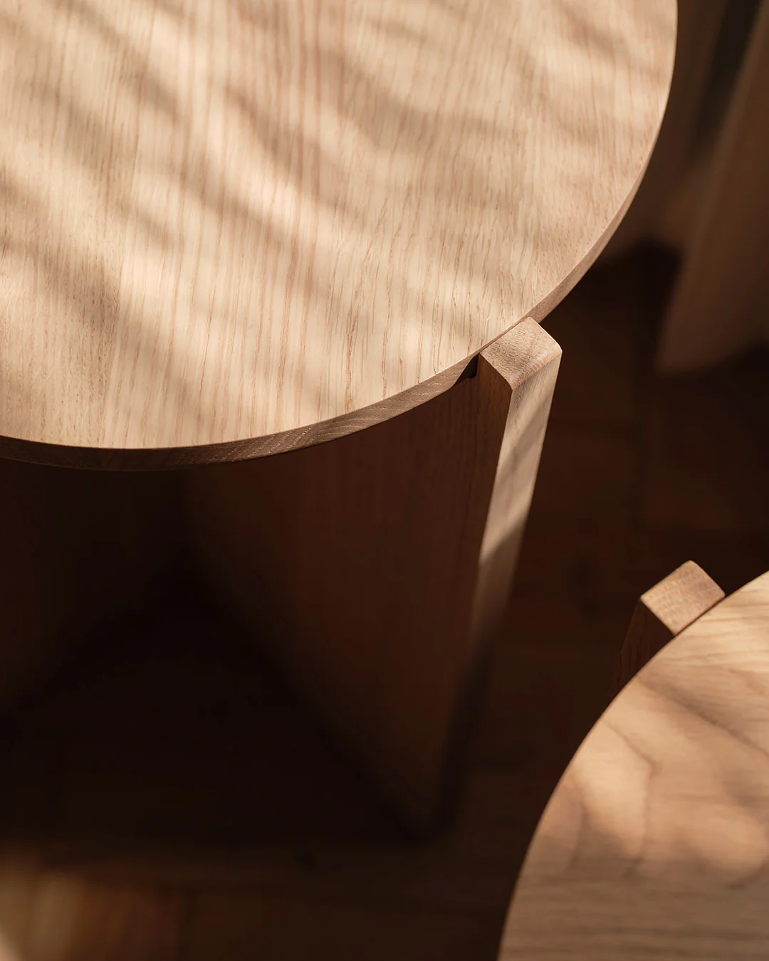 Kristina Dam Simple Stool - Warm lacquered oak