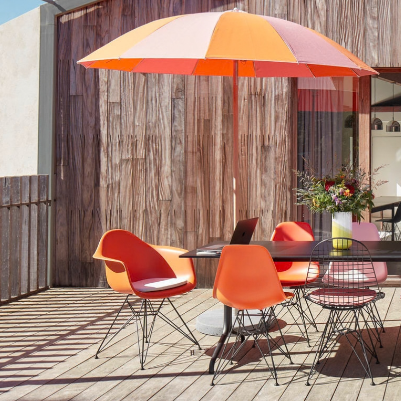 Vitra Eames Plastic Armchair RE DAR - Zwart Gepoedercoat Onderstel