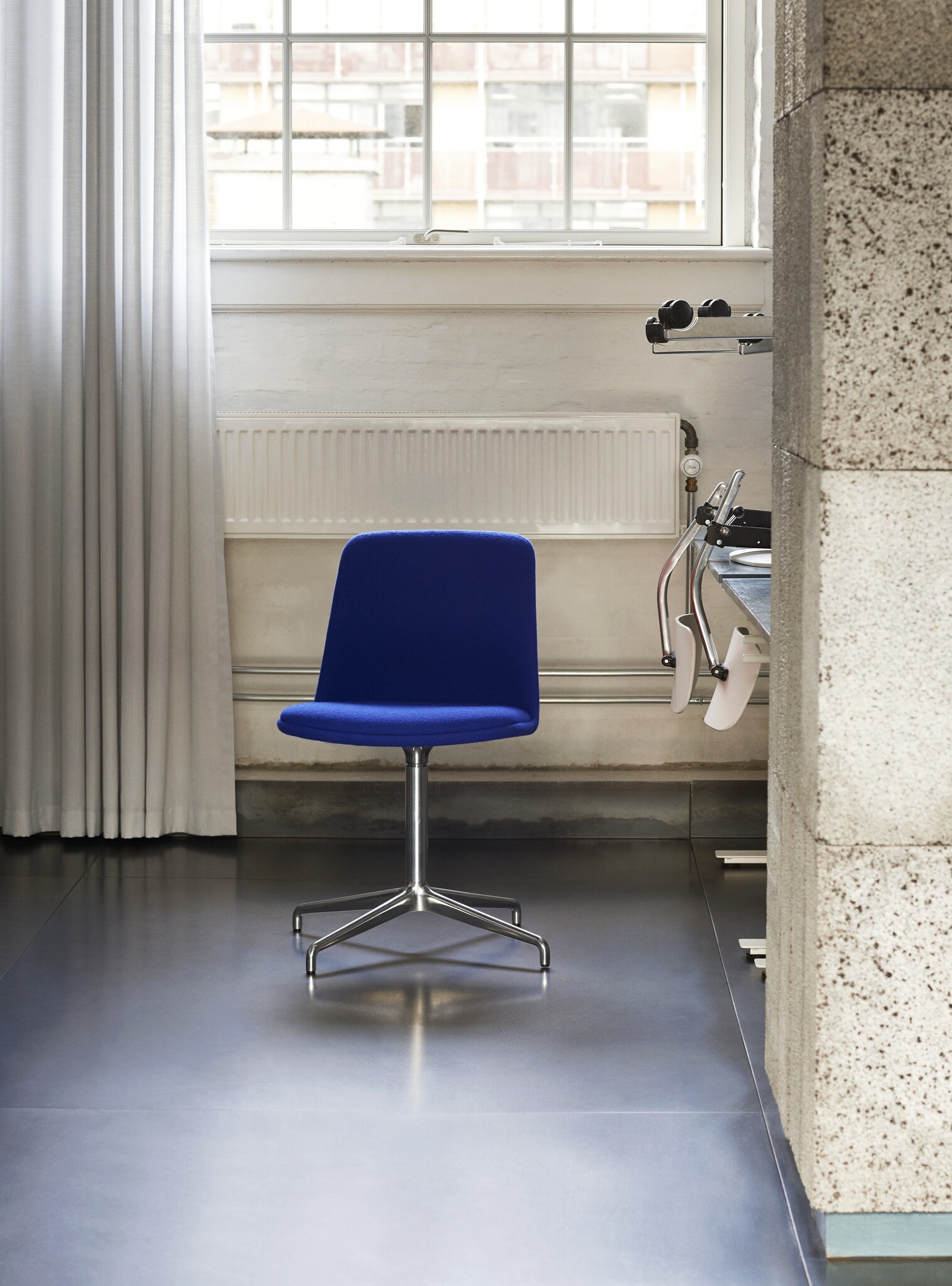 &Tradition Rely Chair HW14 - Bronzed Base