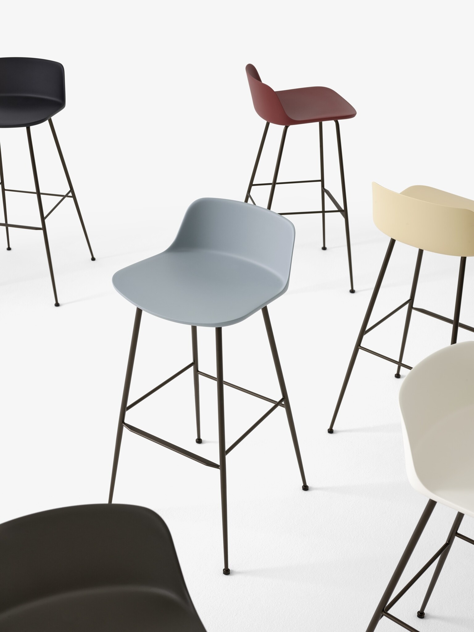 &Tradition Rely Counter Stool HW81 - Bronzed Base