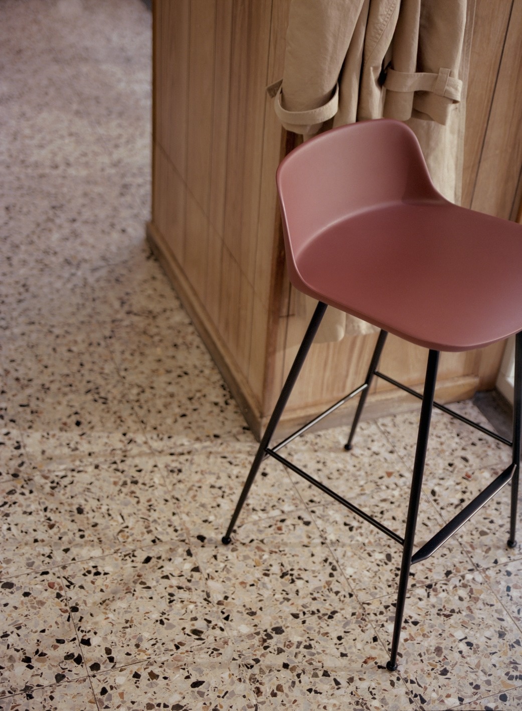 &Tradition Rely Counter Stool HW81 - Bronzed Base