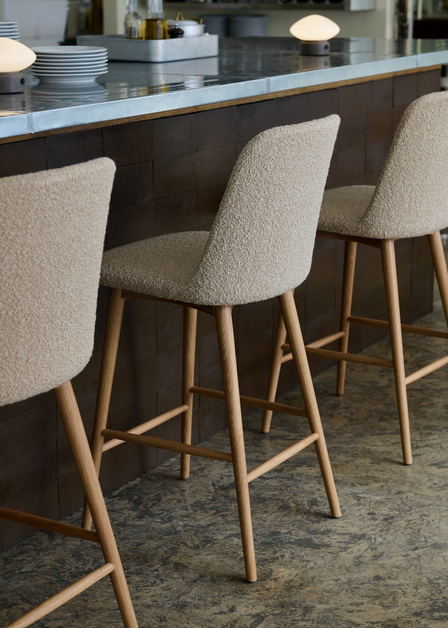 &Tradition Rely Counter Chair HW130 - Oak Base Karakorum 003