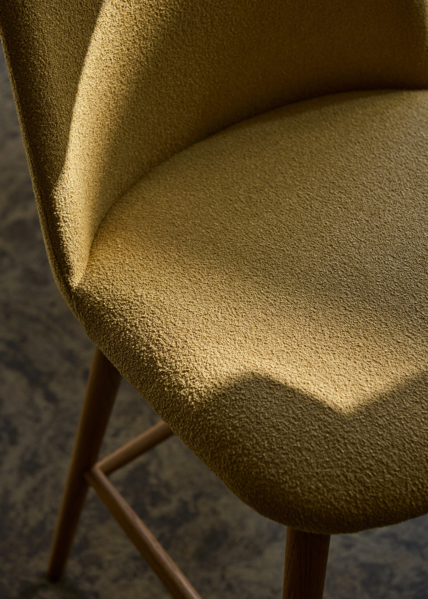 &Tradition Rely Counter Chair HW130 - Oak Base Karakorum 003