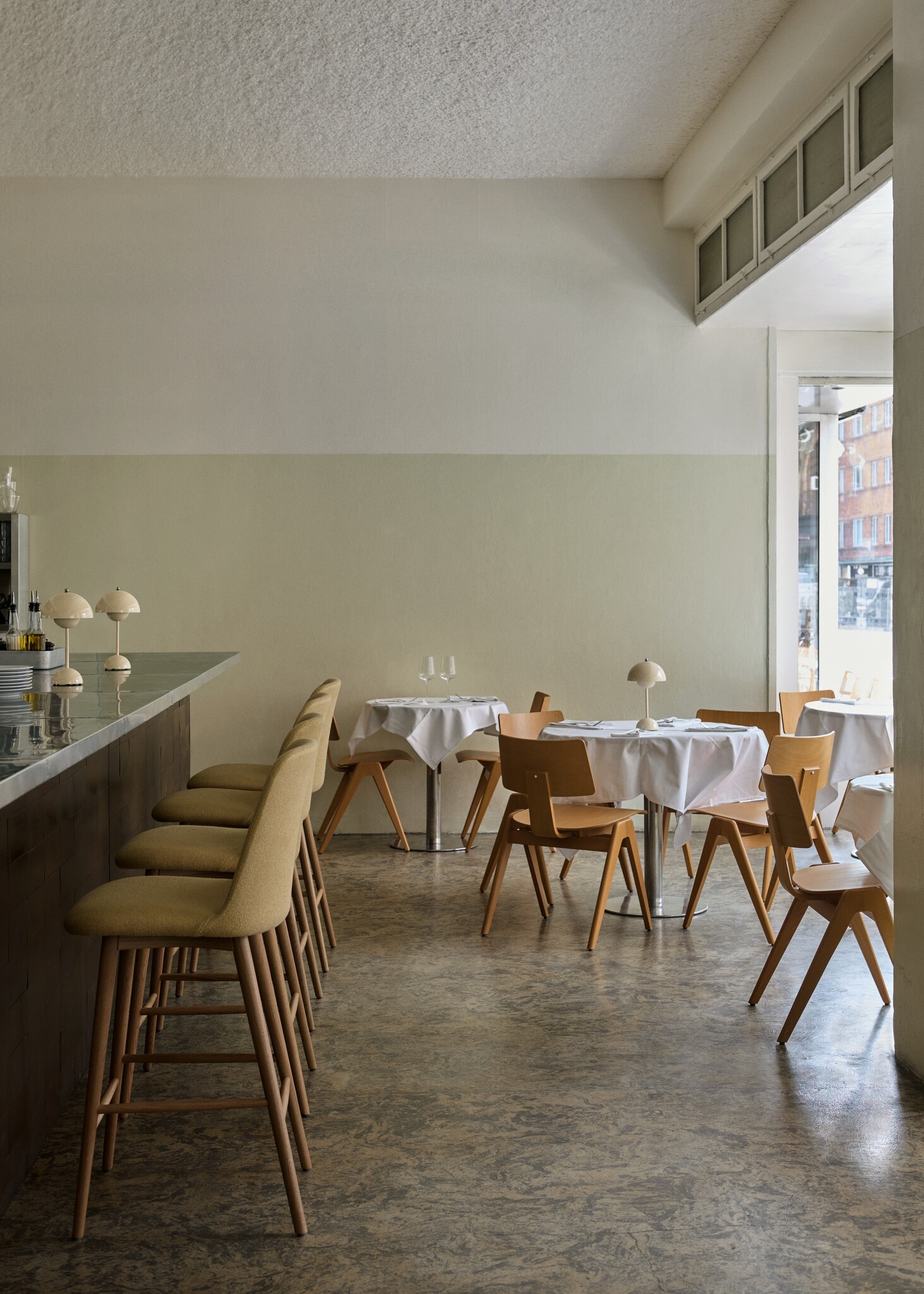 &Tradition Rely Counter Chair HW130 - Oak Base Karakorum 003