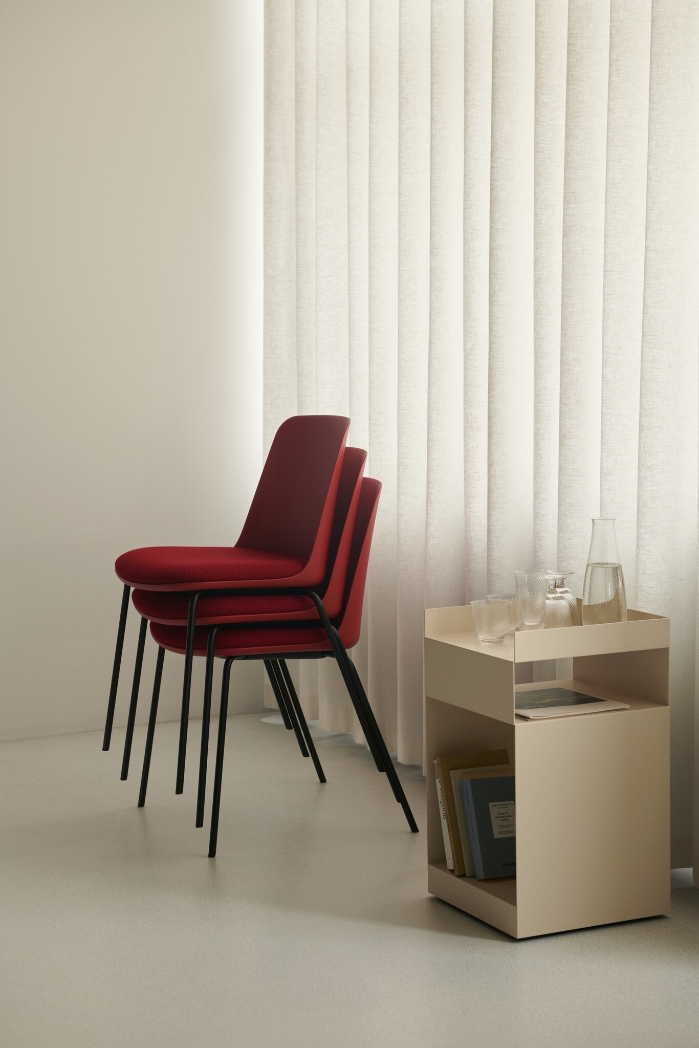 &Tradition Rely Chair HW66 - Black Base