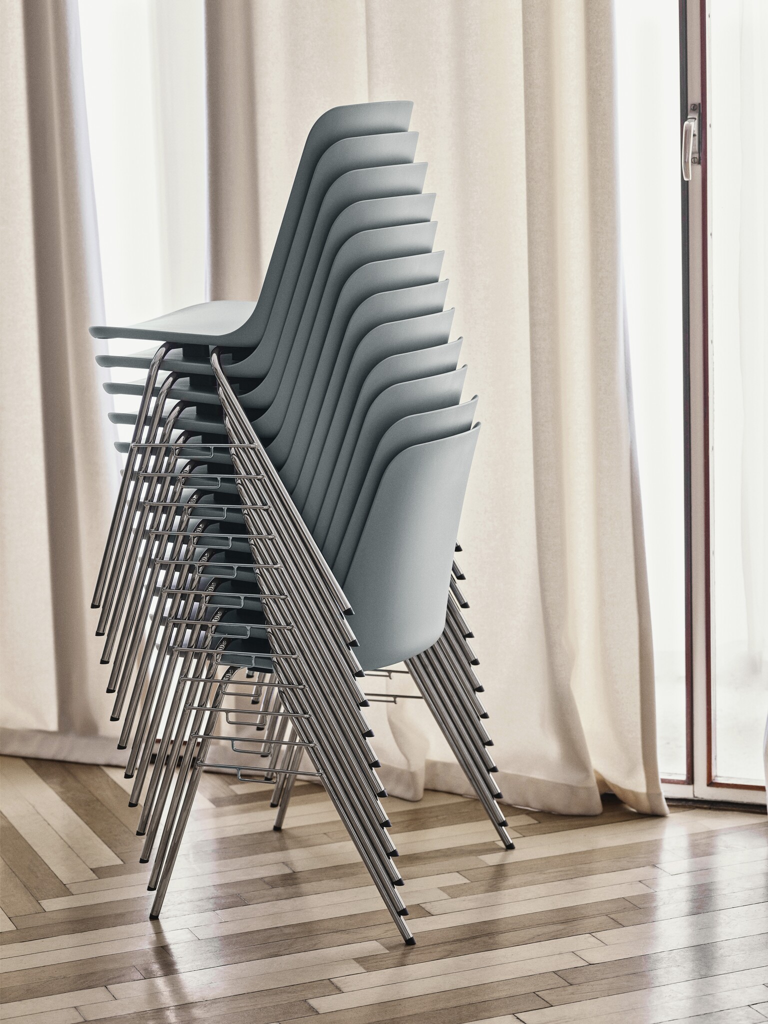 &Tradition Rely Chair HW27 - Chrome Base