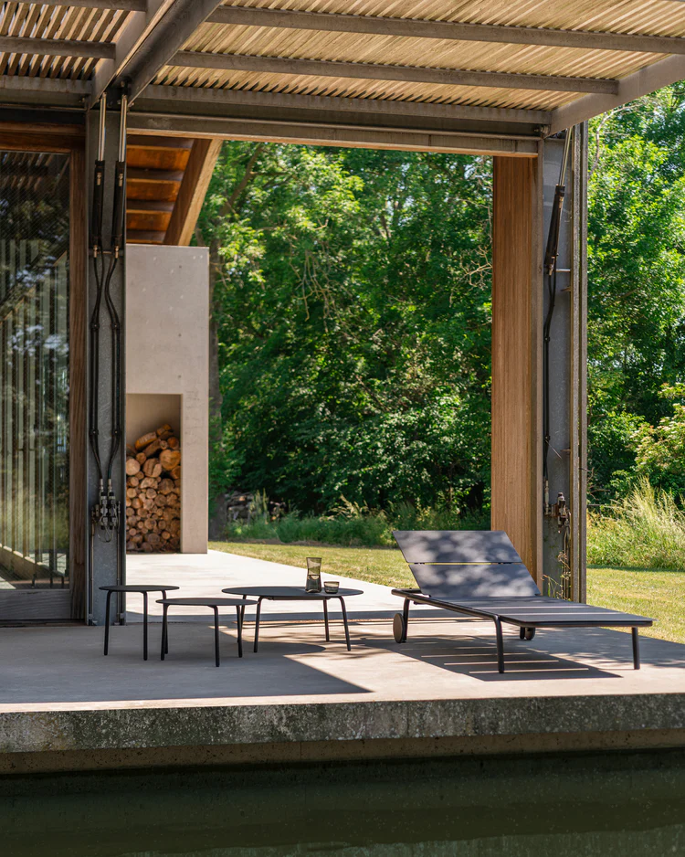 Serax August Ligstoel