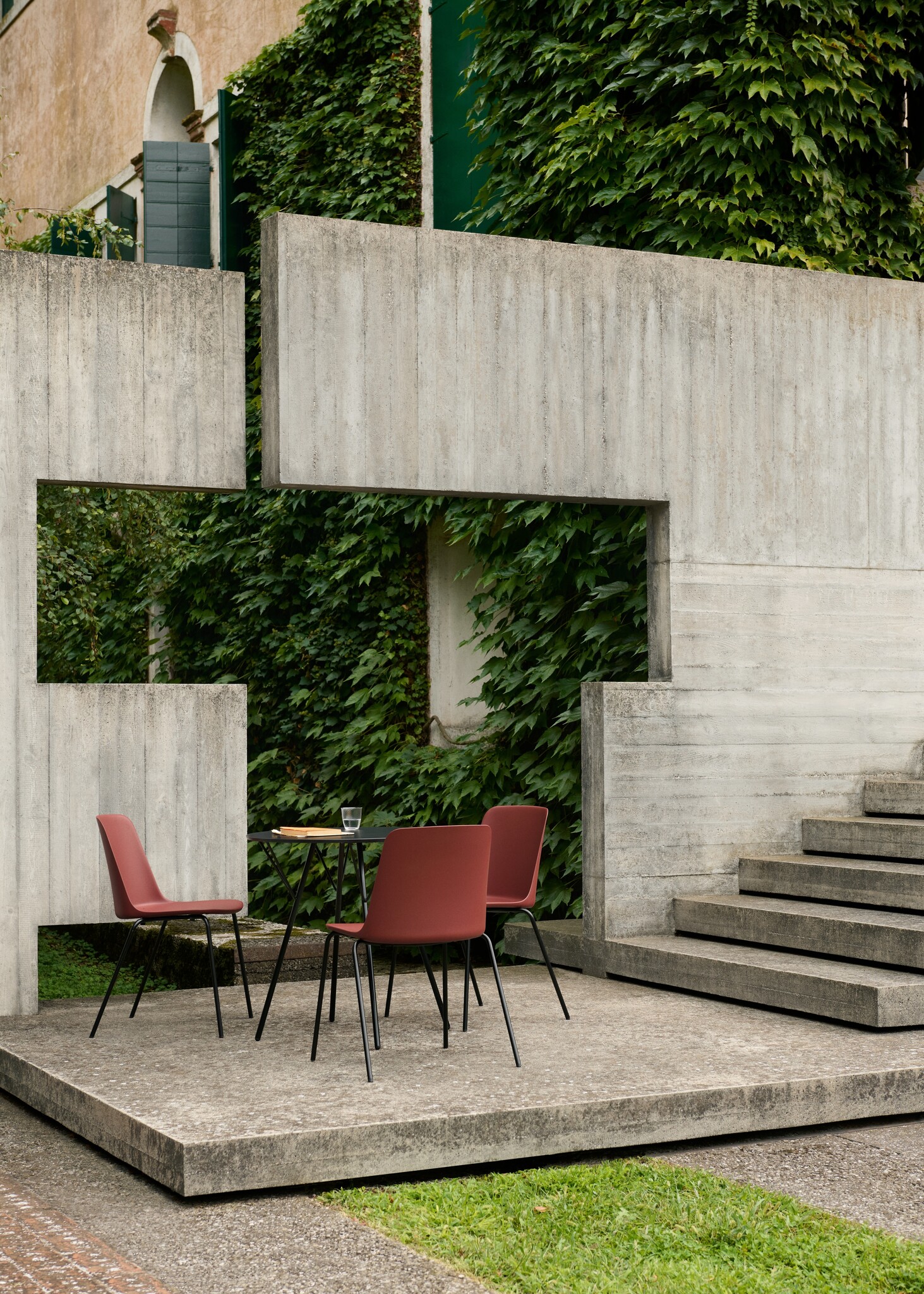 Rely HW138 Outdoor side chair - Black base