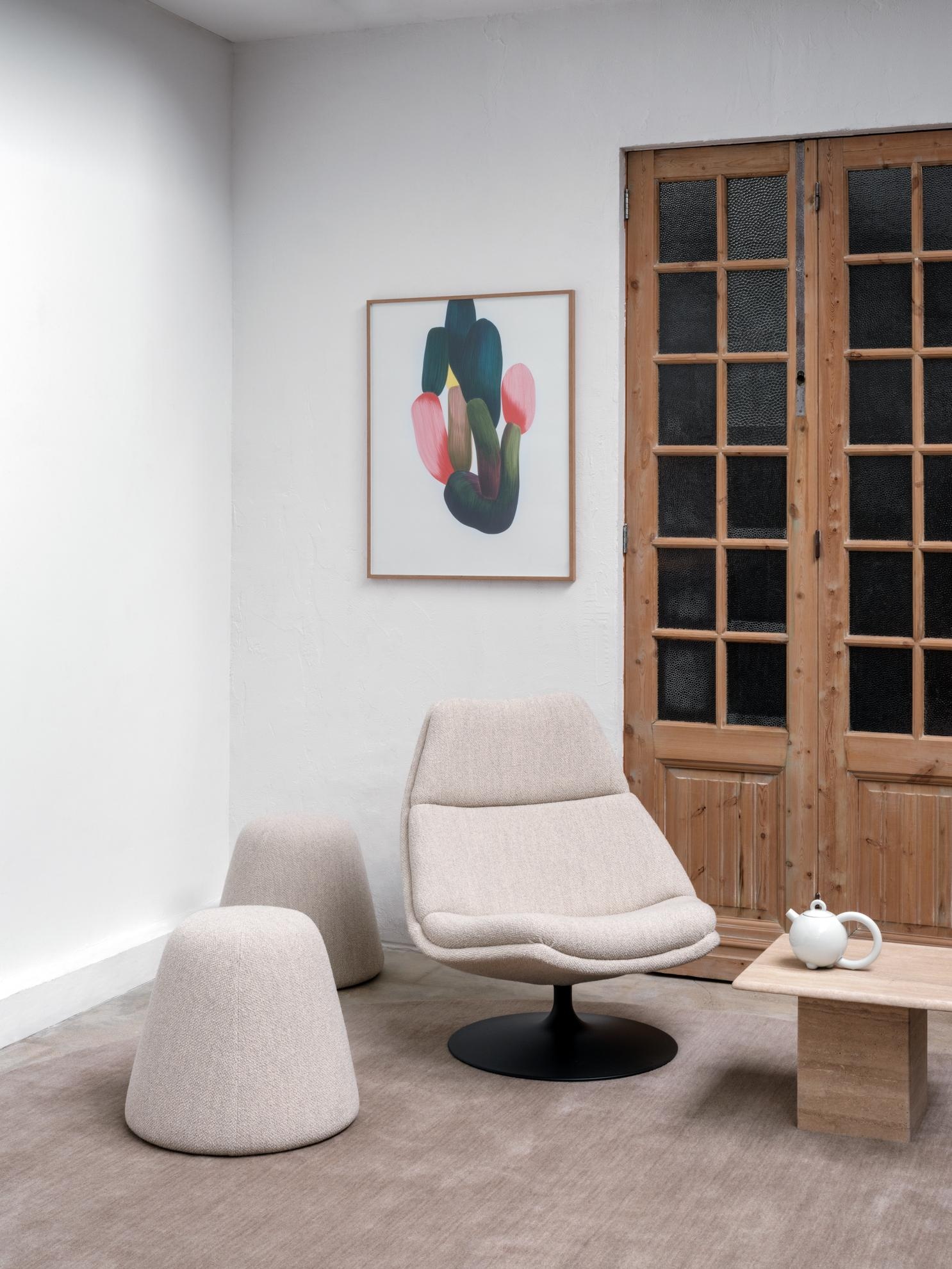 Artifort F 510 Fauteuil Hoog - Artifort Viya 102 - Poedercoat P33 Grey Beige RAL 1019