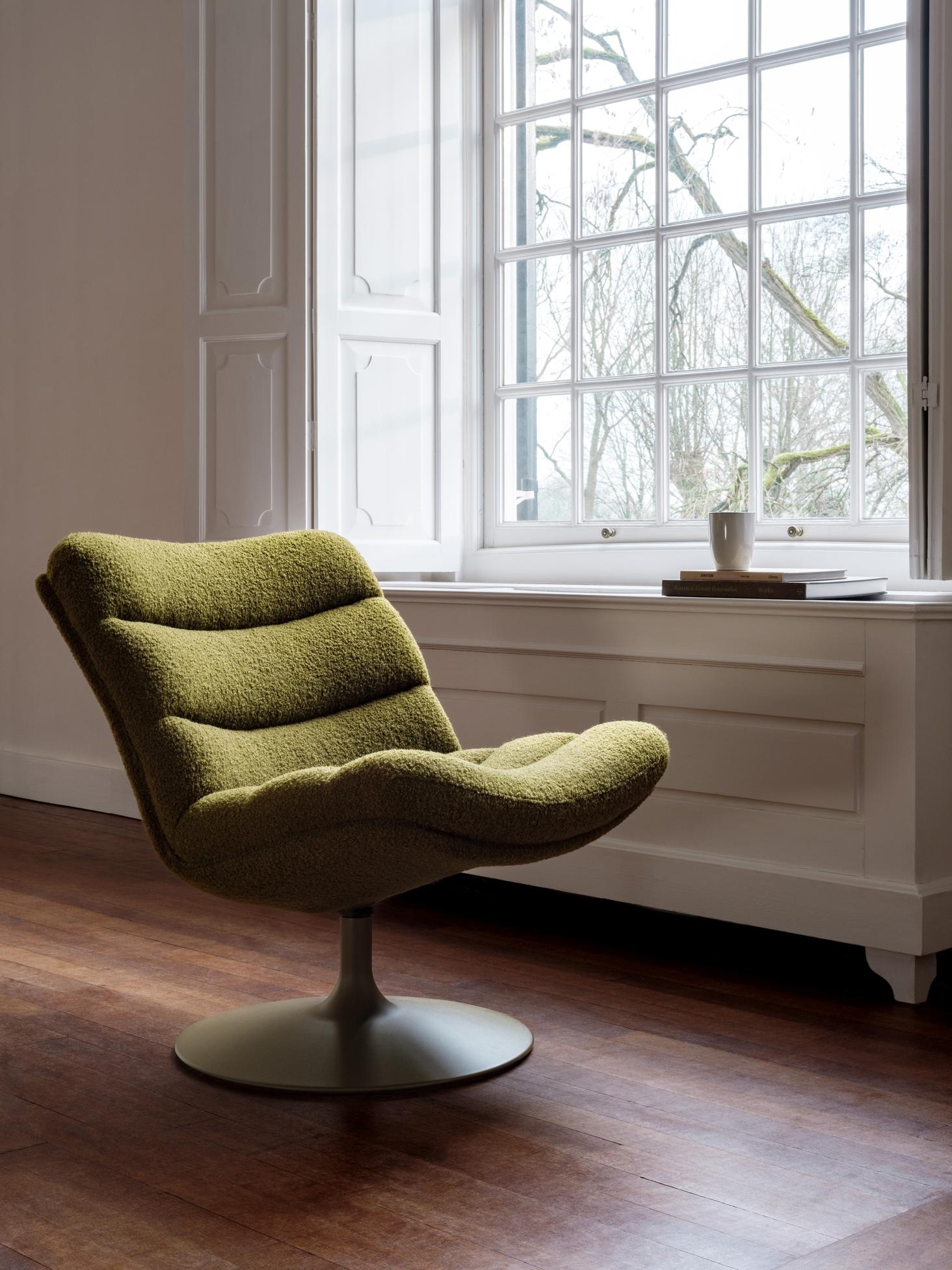 Artifort F 510 Fauteuil Hoog - Artifort Viya 102 - Poedercoat P33 Grey Beige RAL 1019