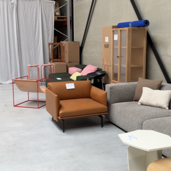Muuto Outline Chair - Refine Leather Cognac/Black - SHOWROOMMODEL