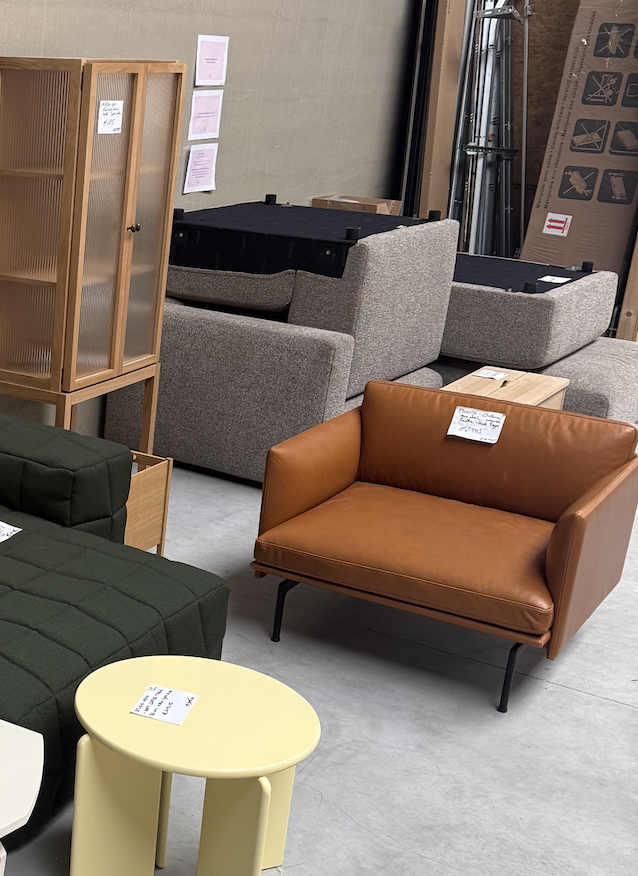 Muuto Outline Chair - Refine Leather Cognac/Black - SHOWROOMMODEL