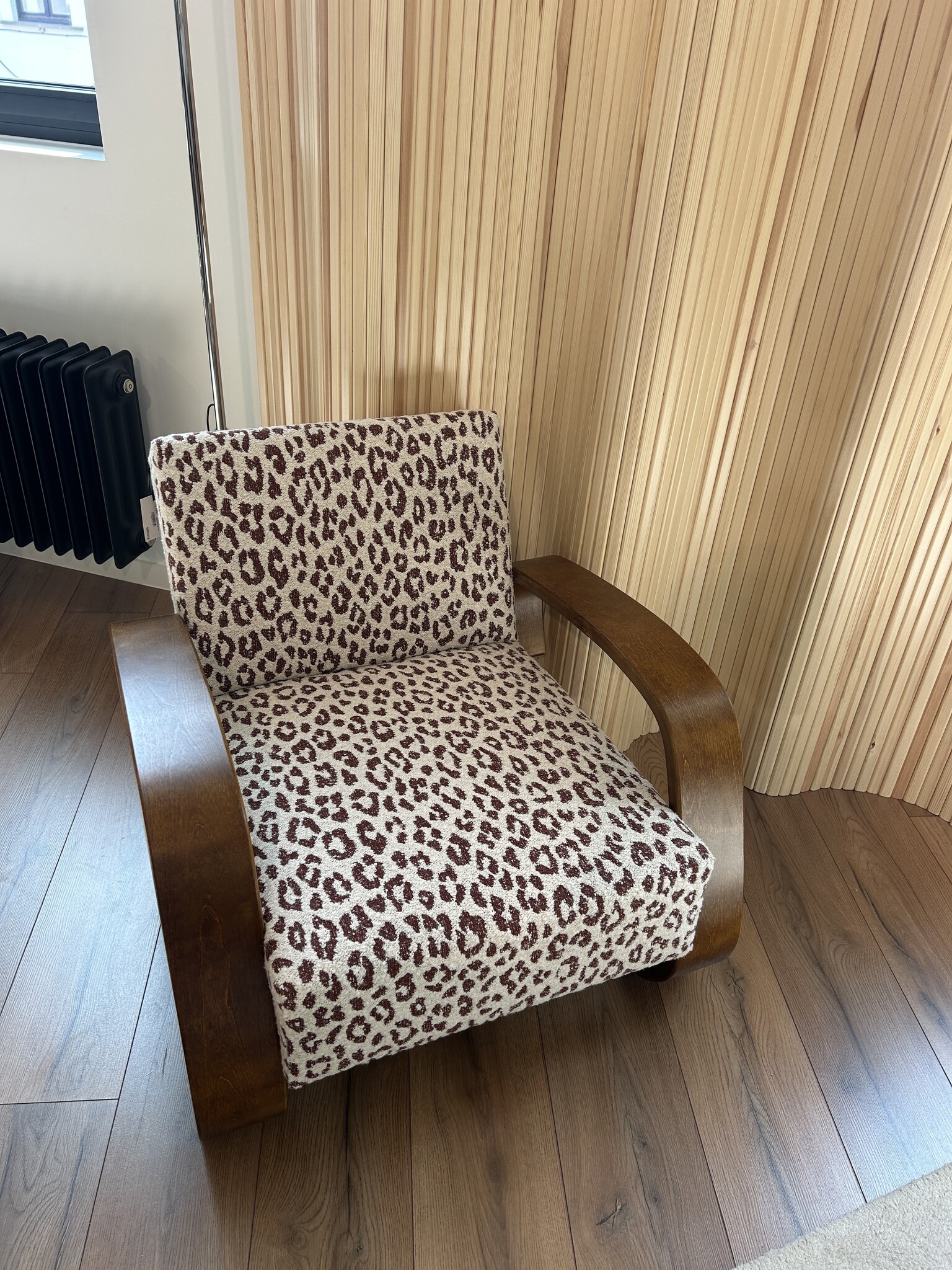 Artek Armchair 400 Tank - Walnoot Gebeitst/Tablu 332 Brown-Leo