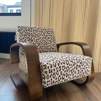 Artek Armchair 400 Tank - Walnoot Gebeitst/Tablu 332 Brown-Leo