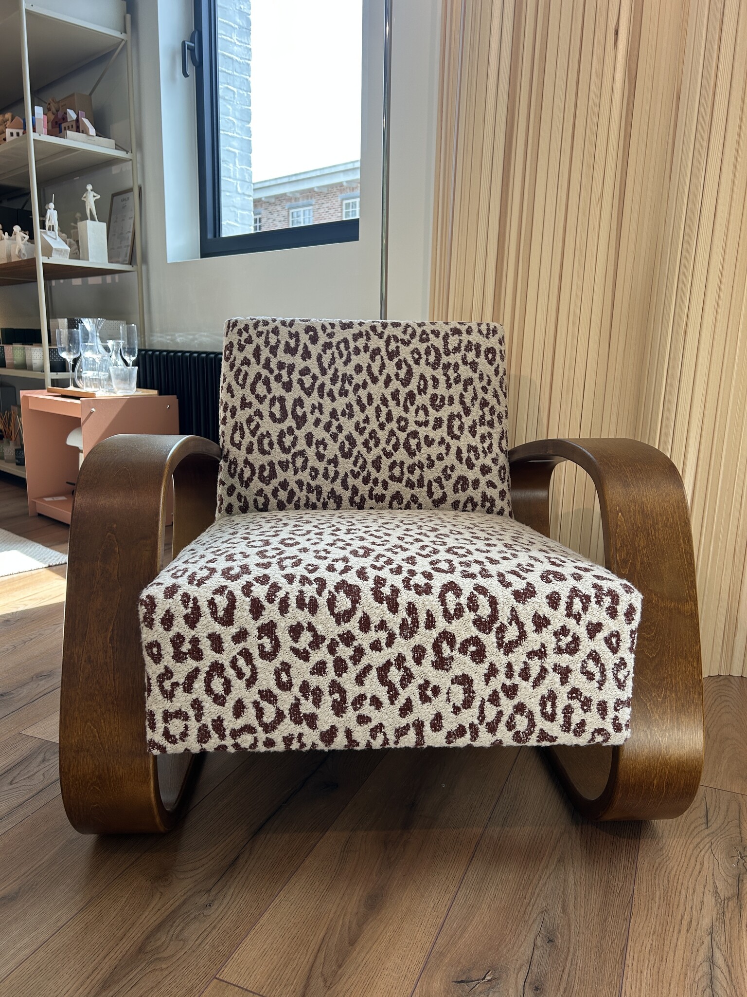 Artek Armchair 400 Tank - Walnoot Gebeitst/Tablu 332 Brown-Leo