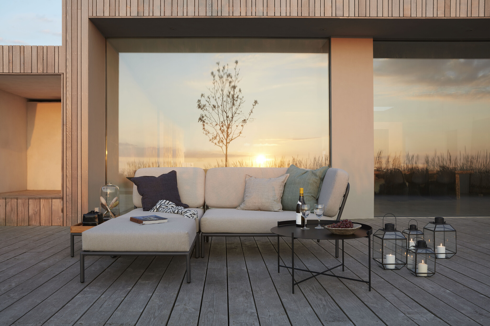 HOUE Level Configuratie: Corner Left + Side Table Thermo Ash + Corner Right + Chair + Coffee Table Thermo Ash - Dark Grey Base