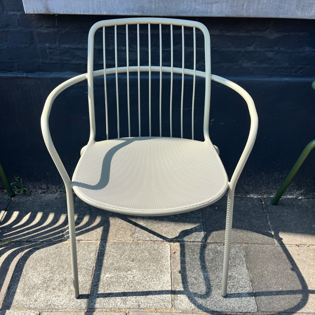 EMU Alisea Armchair - 1407 Grey/Green 37 Showroom Set Van 4