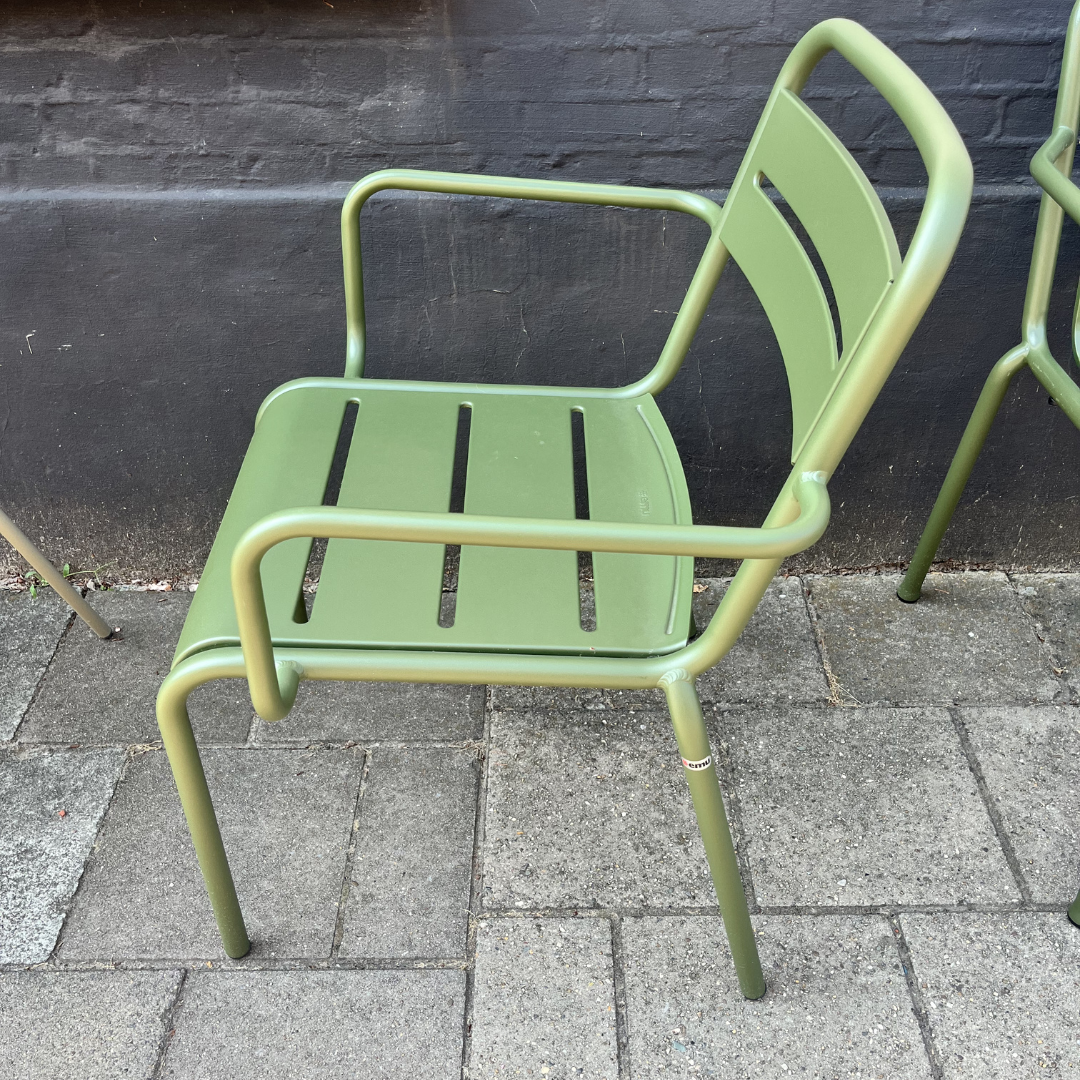 EMU Star Armchair 162 Military Green Showroom Set Van 4