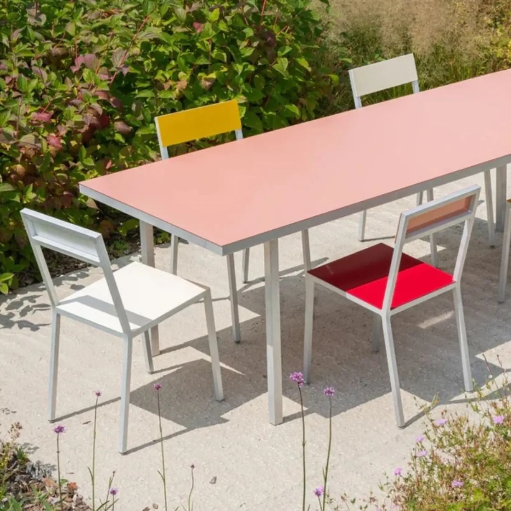 Valerie Objects Alu Set: Alu Dining Table L Pink + 6 Alu Chairs - SHOWROOMMODEL
