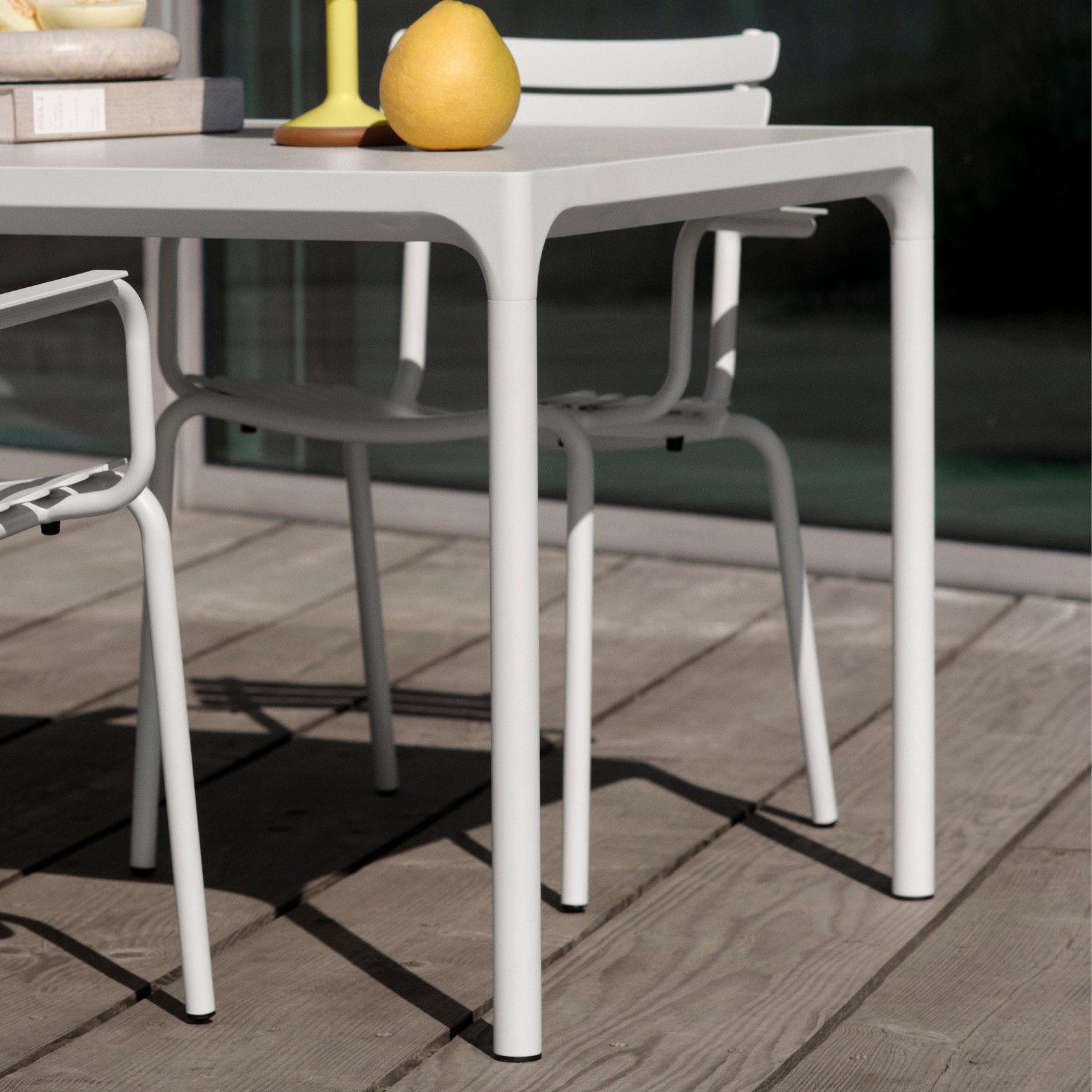 HOUE Four Ceramic Table 90 x 90 cm Shell/Muted White - SHOWROOMMODEL