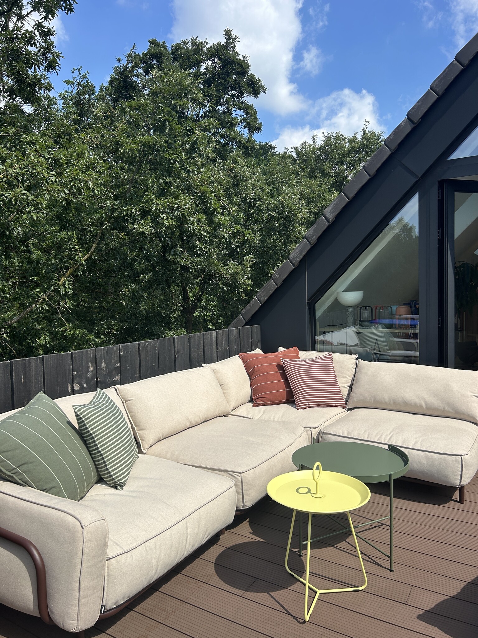 WÜNDER The Lounge - Configuratie Tillborg - RAL8017 (Chocolate Brown) - Heritage Papyrus + hoes - SHOWROOMMODEL