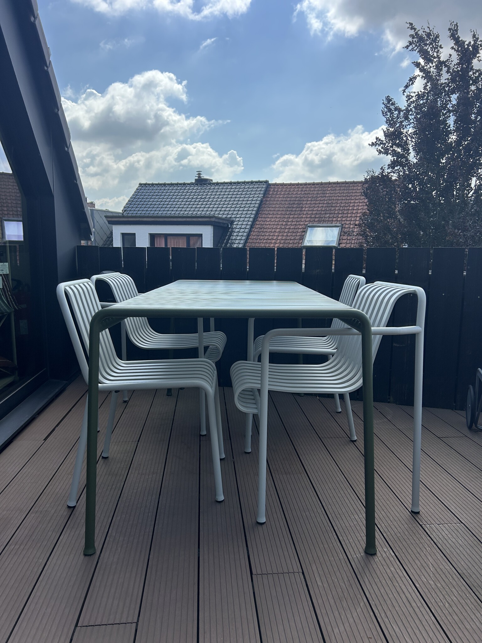 HAY Palissade Set: Table 170 x 90 cm Olive - Chair w/o armrests Sky Grey - Dining Armchair Sky Grey - SHOWROOMMODEL