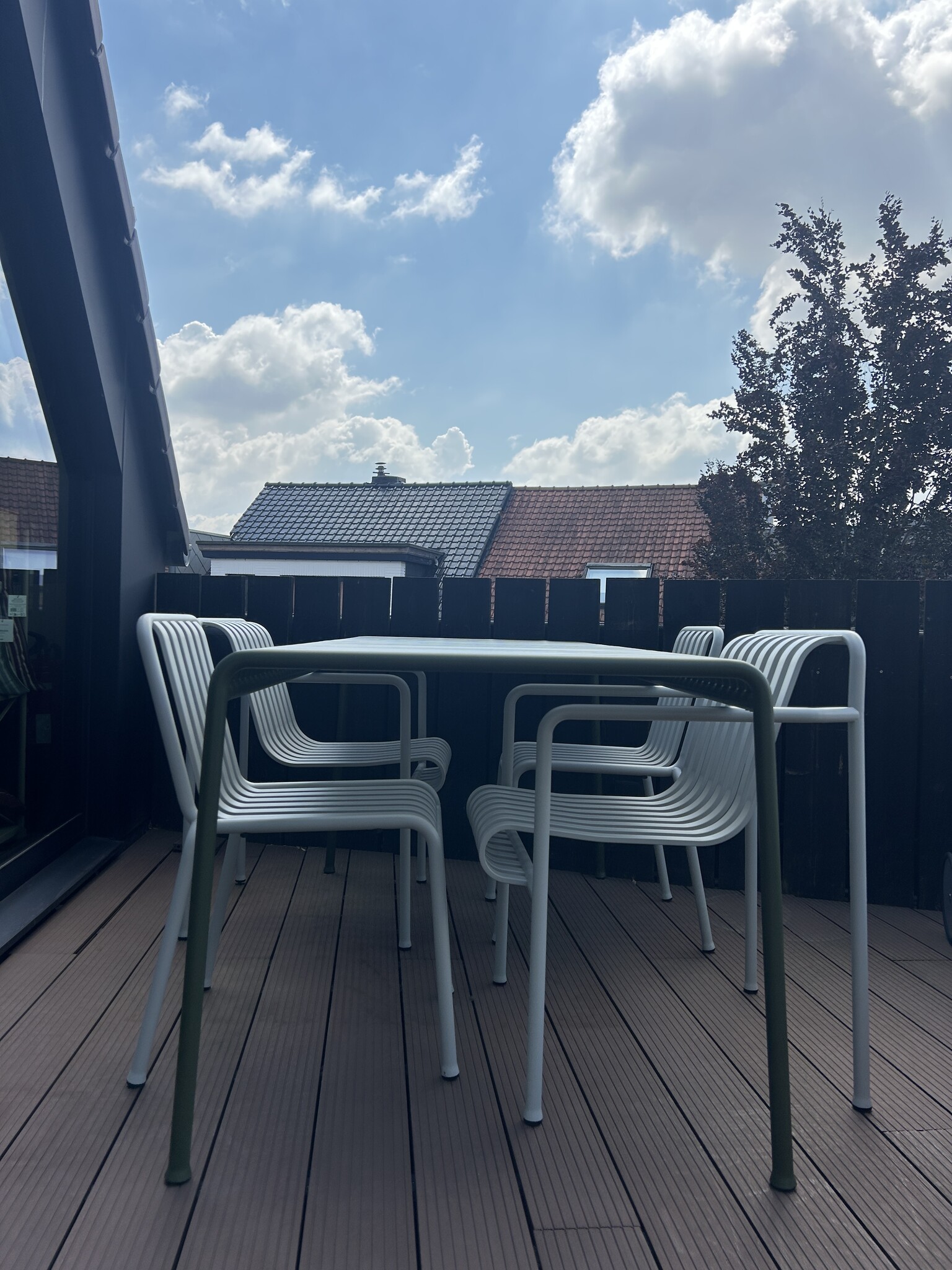 HAY Palissade Set: Table 170 x 90 cm Olive - Chair w/o armrests Sky Grey - Dining Armchair Sky Grey - SHOWROOMMODEL