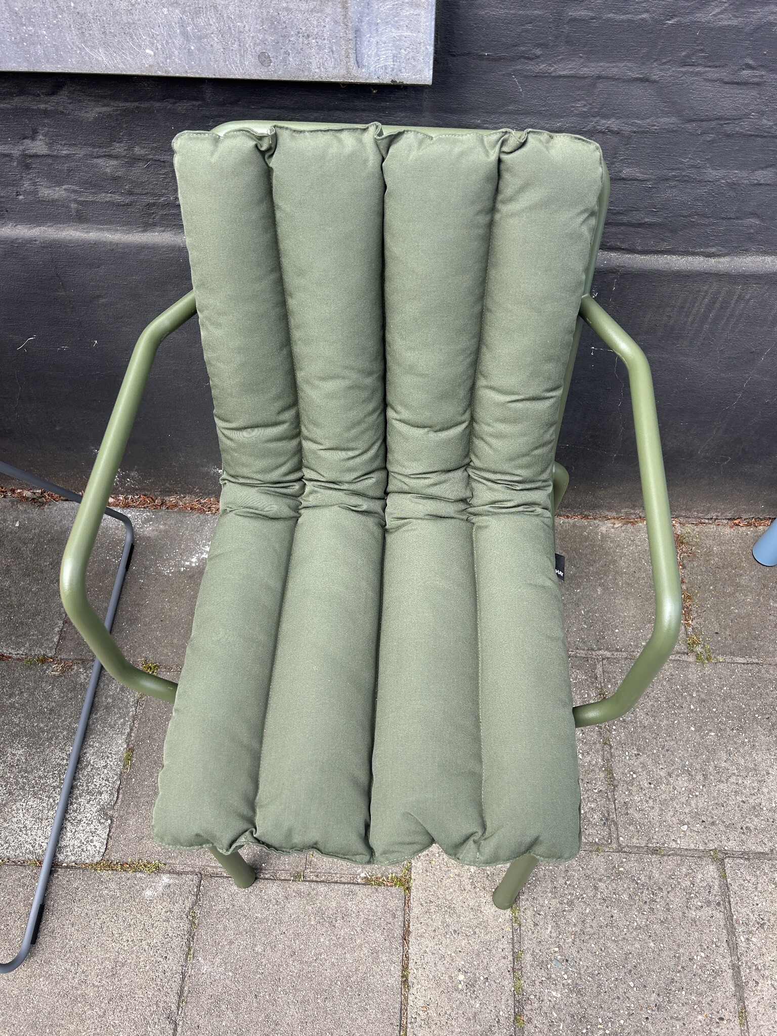 HAY Set of 2: Palissade Chair w/ armrests Olive + Soft Quilted Cushion Olive - SHOWROOMMODEL