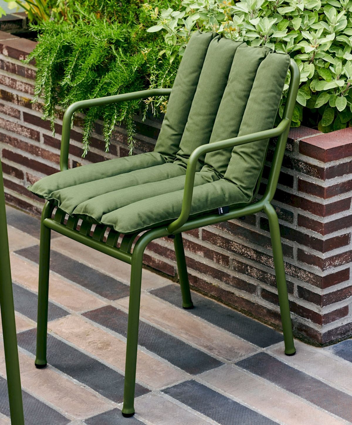 HAY Set of 2: Palissade Chair w/ armrests Olive + Soft Quilted Cushion Olive - SHOWROOMMODEL