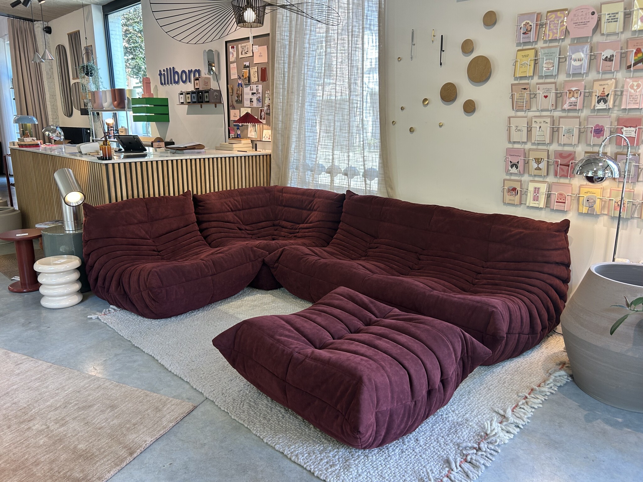 Ligne Roset Togo Configuration tillborg - Alcantara Bordeaux - SHOWROOMMODEL
