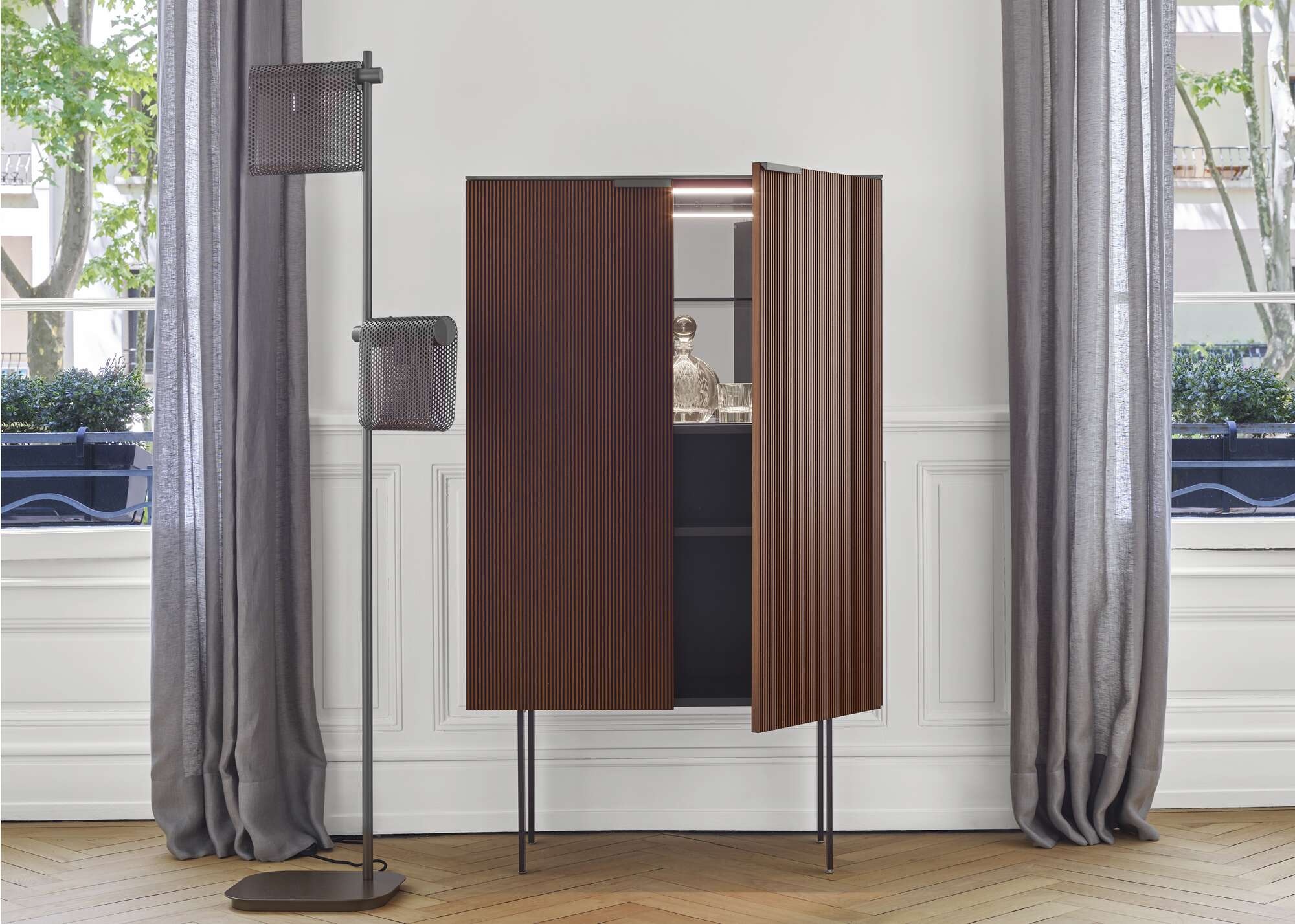 Ligne Roset Selvans Barmeubel 2 Deuren - Walnoot/Keramiek