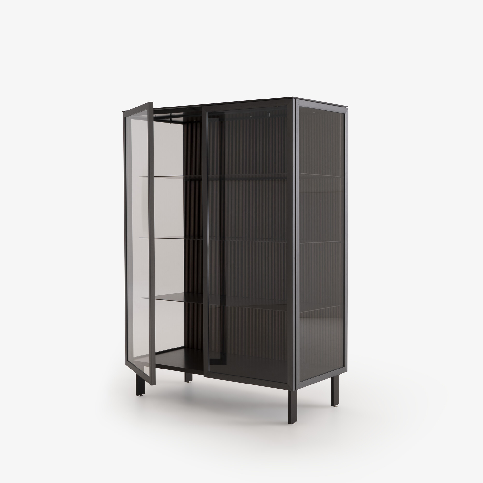 Ligne Roset Selvans Vitrinekast 3 legplanken - Walnoot/Keramiek