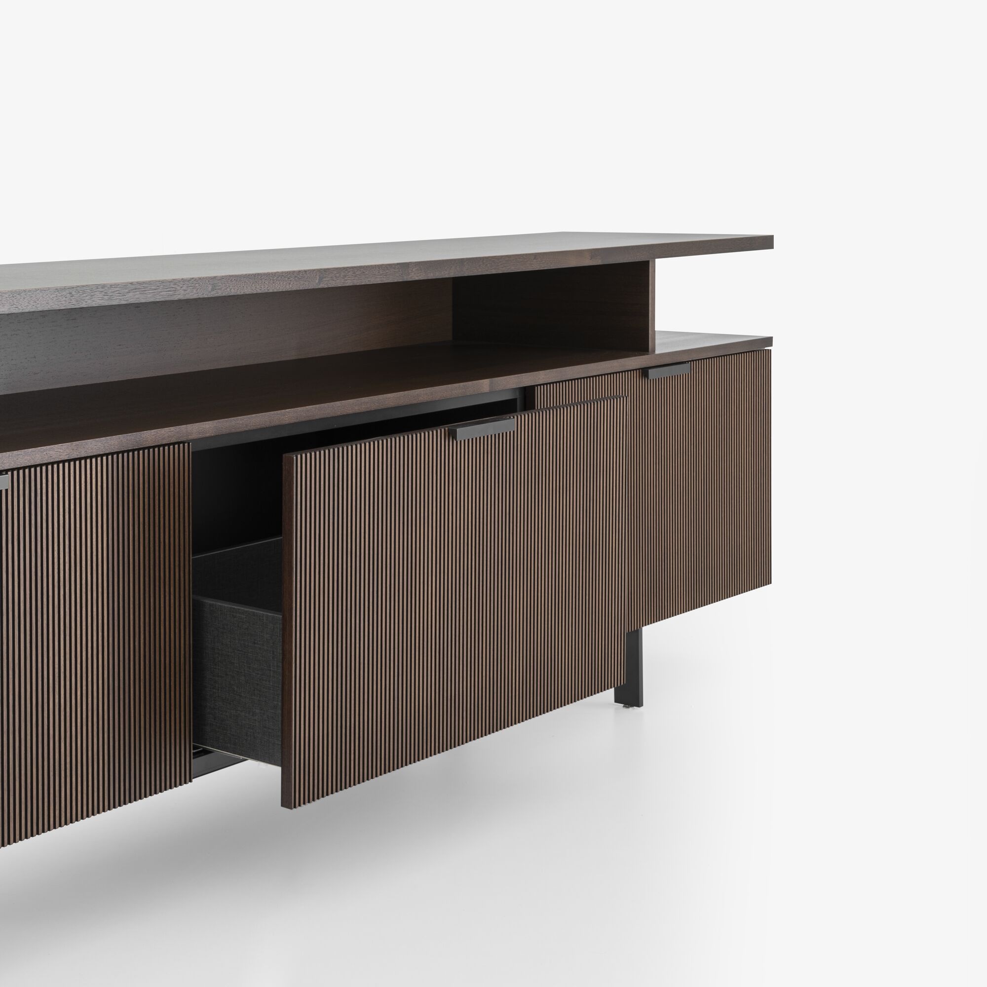 Ligne Roset Selvans Dressoir Met Open Elementen 2 Kleppen/1 Lade - Walnoot/Keramiek