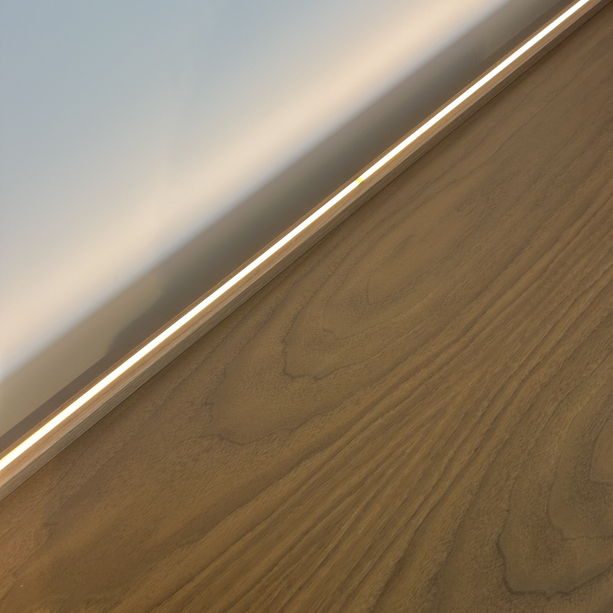 Treku Treku AURA Configuratie SHWR met leds - 272 x 48 x 47 cm - Walnut/Nude