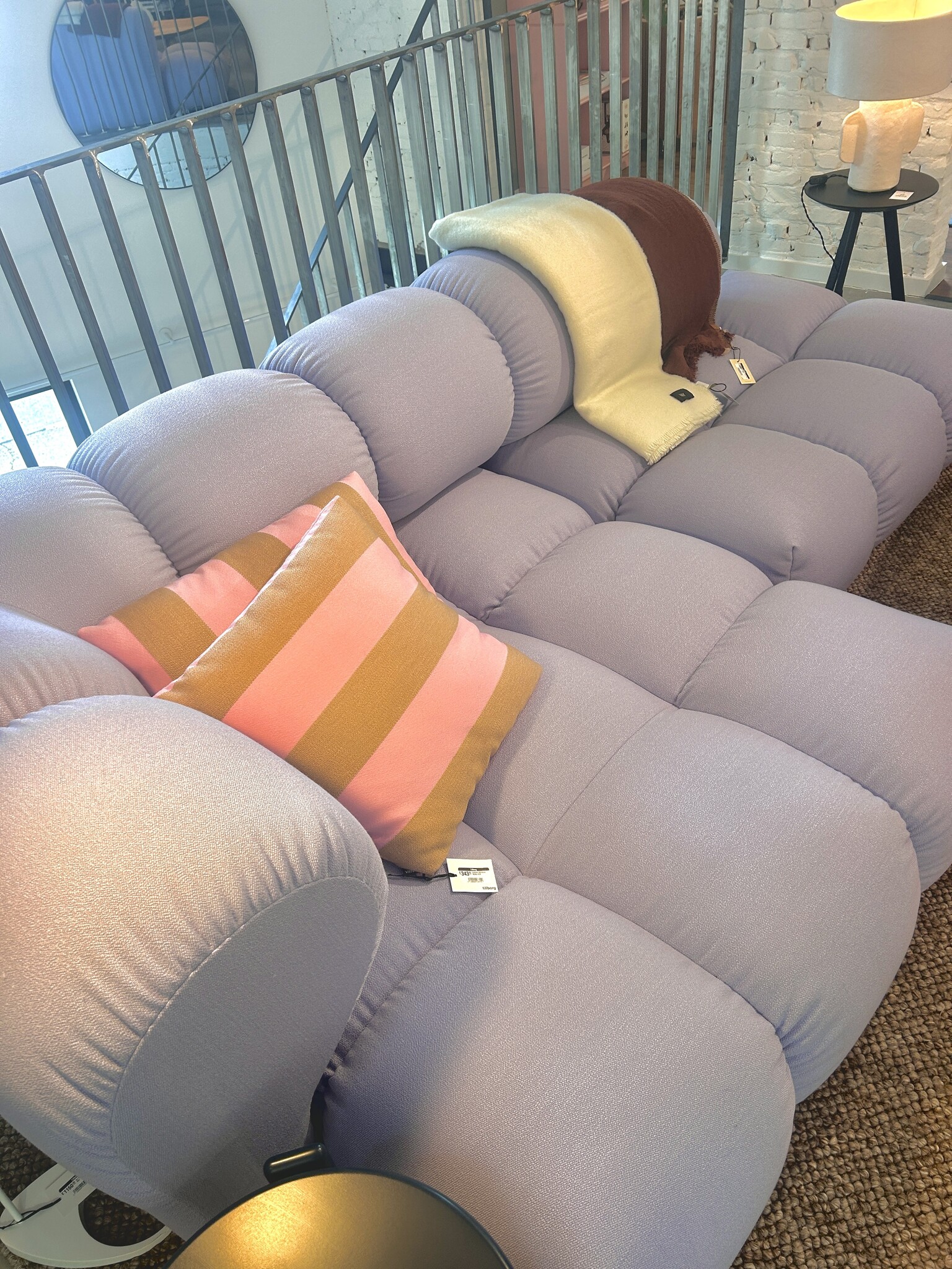 OBJEKTE UNSERER TAGE Sander Sofa Design 06 Max - Vidar 0723 Lilac Blue - SHOWROOMMODEL