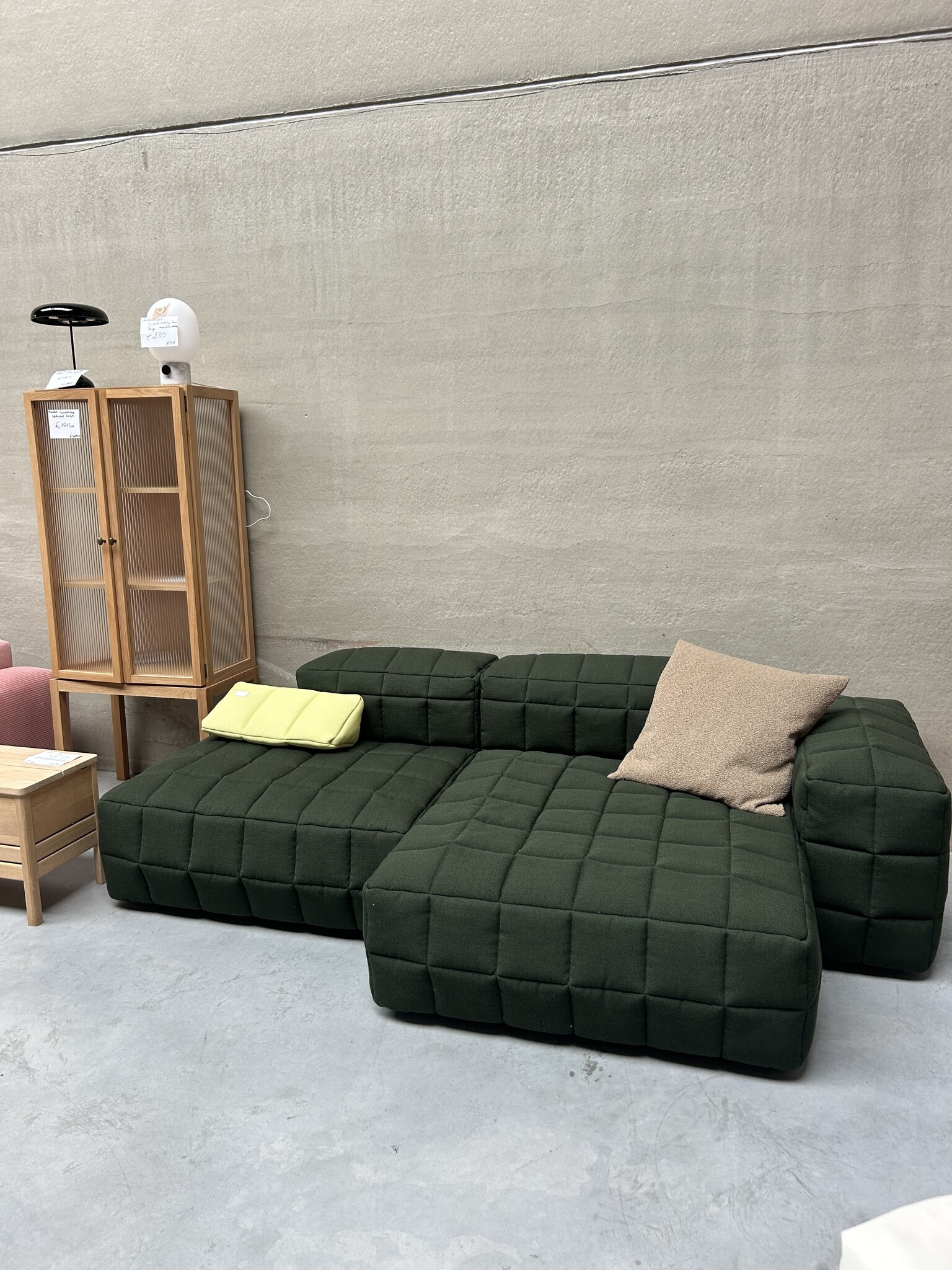 OBJEKTE UNSERER TAGE Henn Sofa design 02 - Vidar 0972 - SHOWROOM MODEL