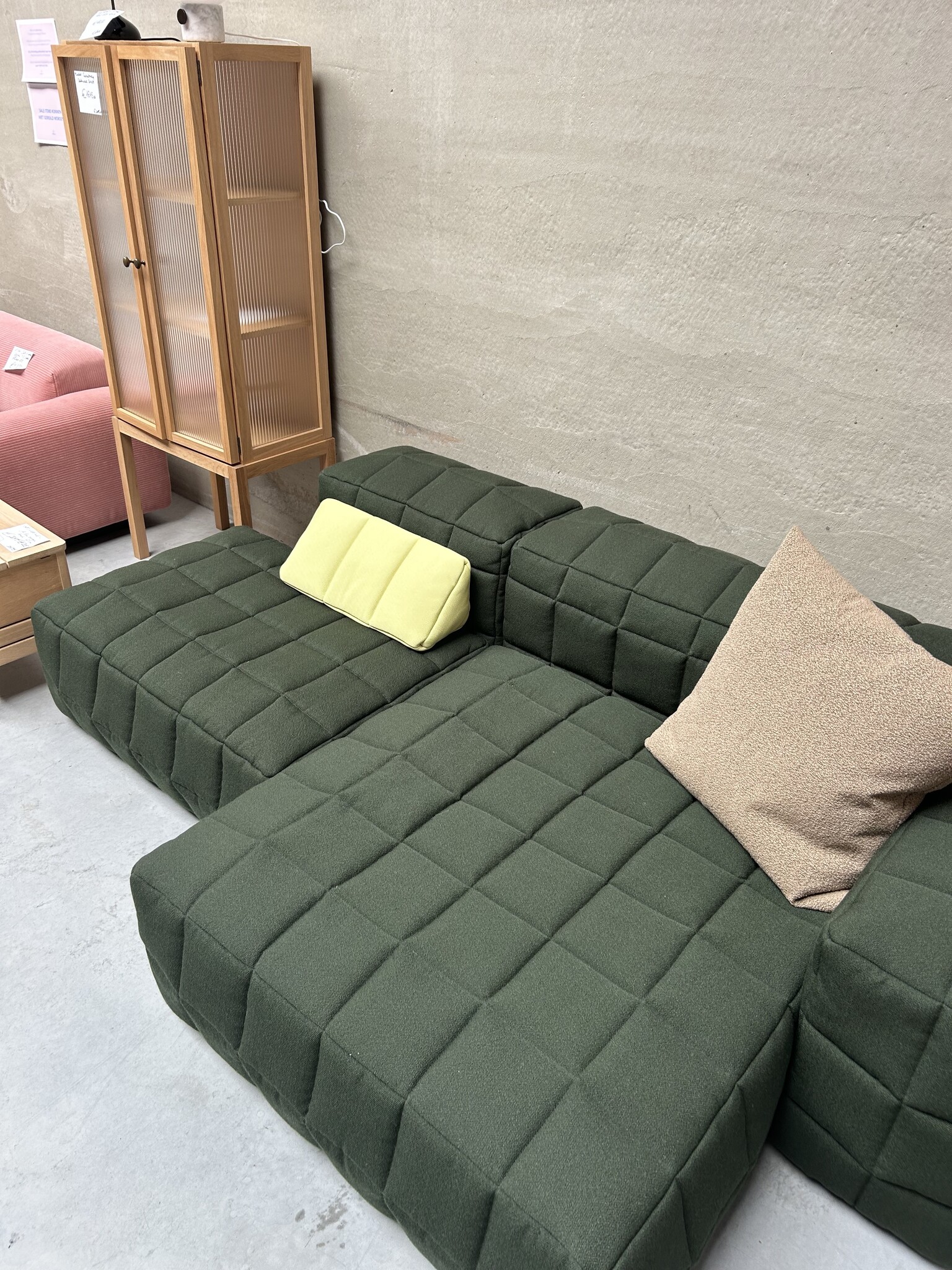 OBJEKTE UNSERER TAGE Henn Sofa design 02 - Vidar 0972 - SHOWROOM MODEL
