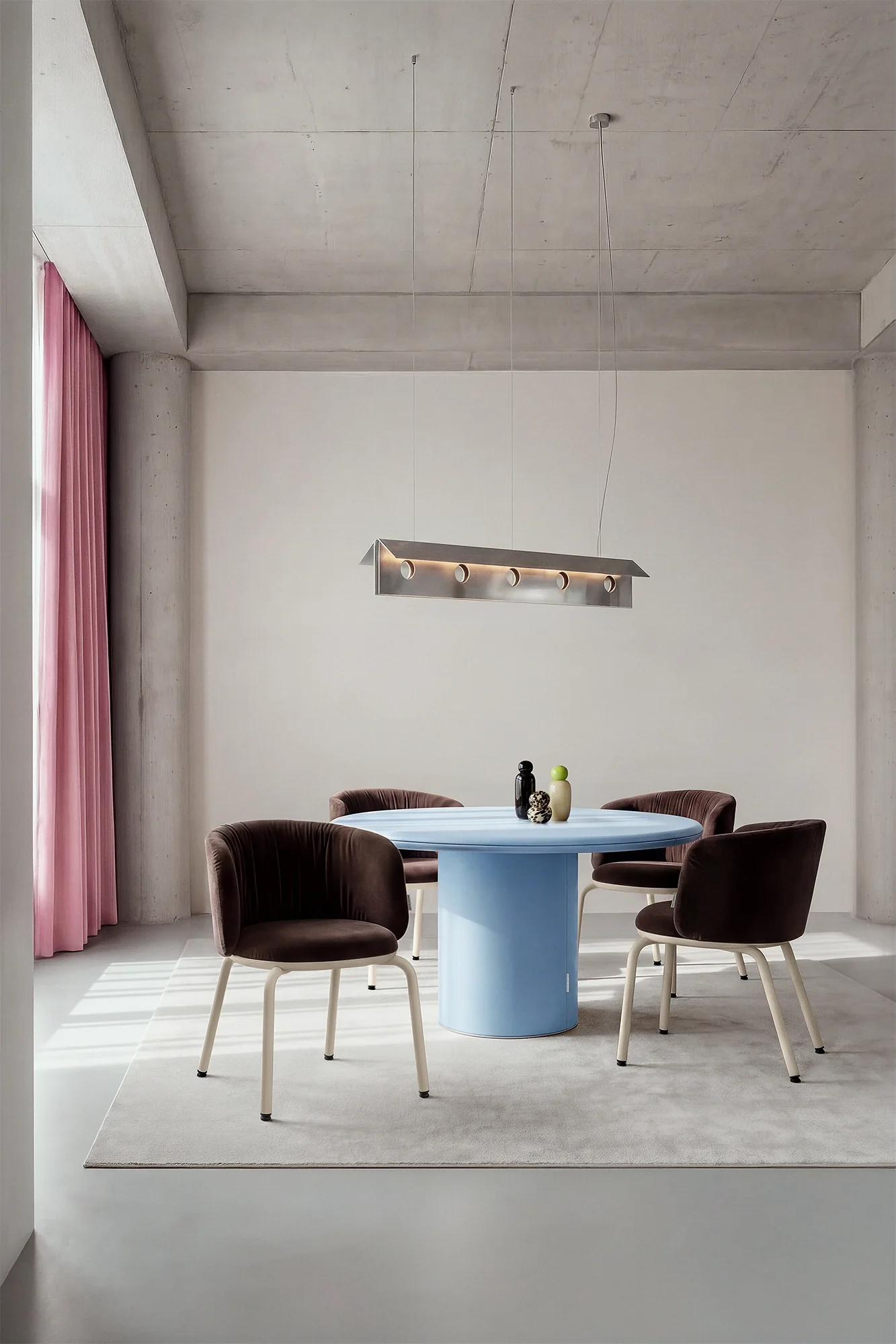 OBJEKTE UNSERER TAGE Linde Table Ø140