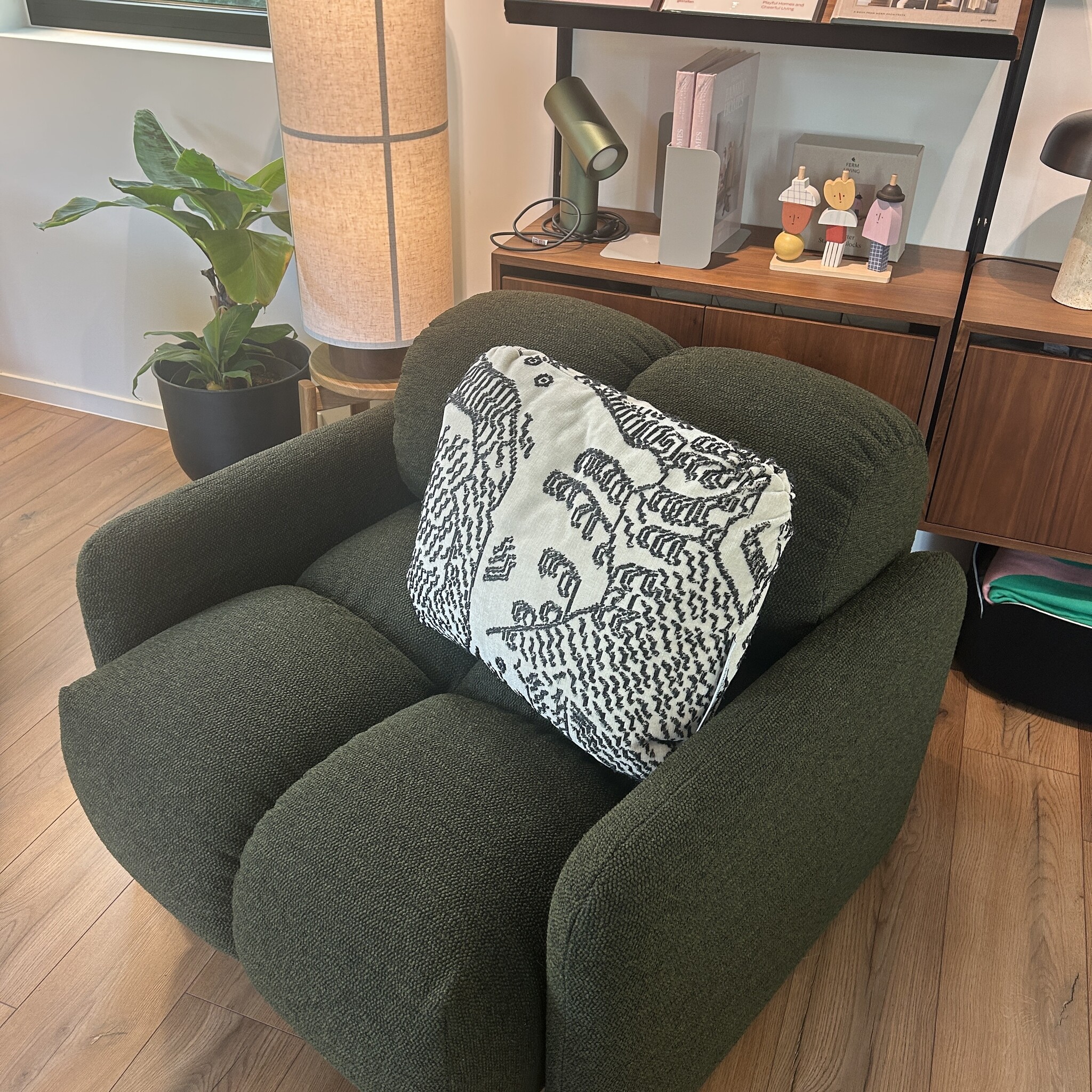 OBJEKTE UNSERER TAGE Sander Up Sofa Armchair - Night Green (Nuvem 781)