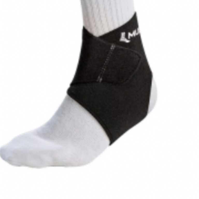 MUELLER MUELLER  Adjustable Wraparound Ankle Support