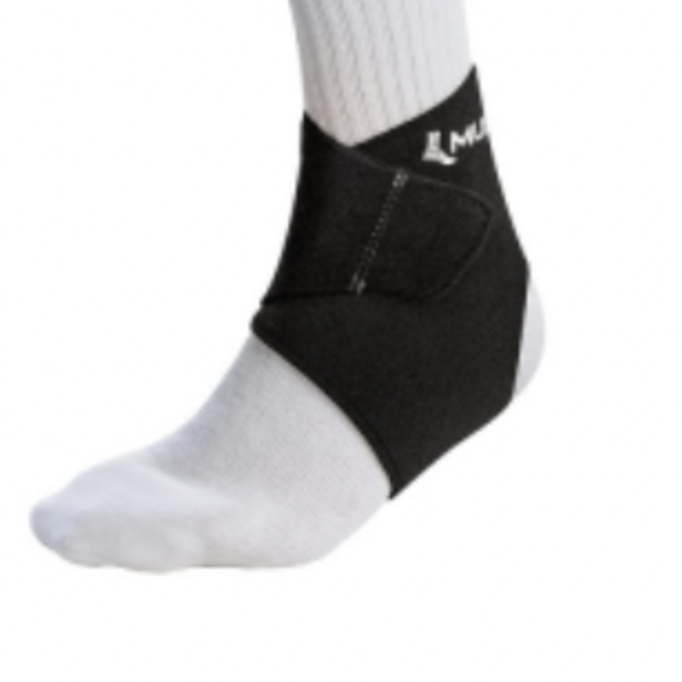 MUELLER MUELLER  Adjustable Wraparound Ankle Support