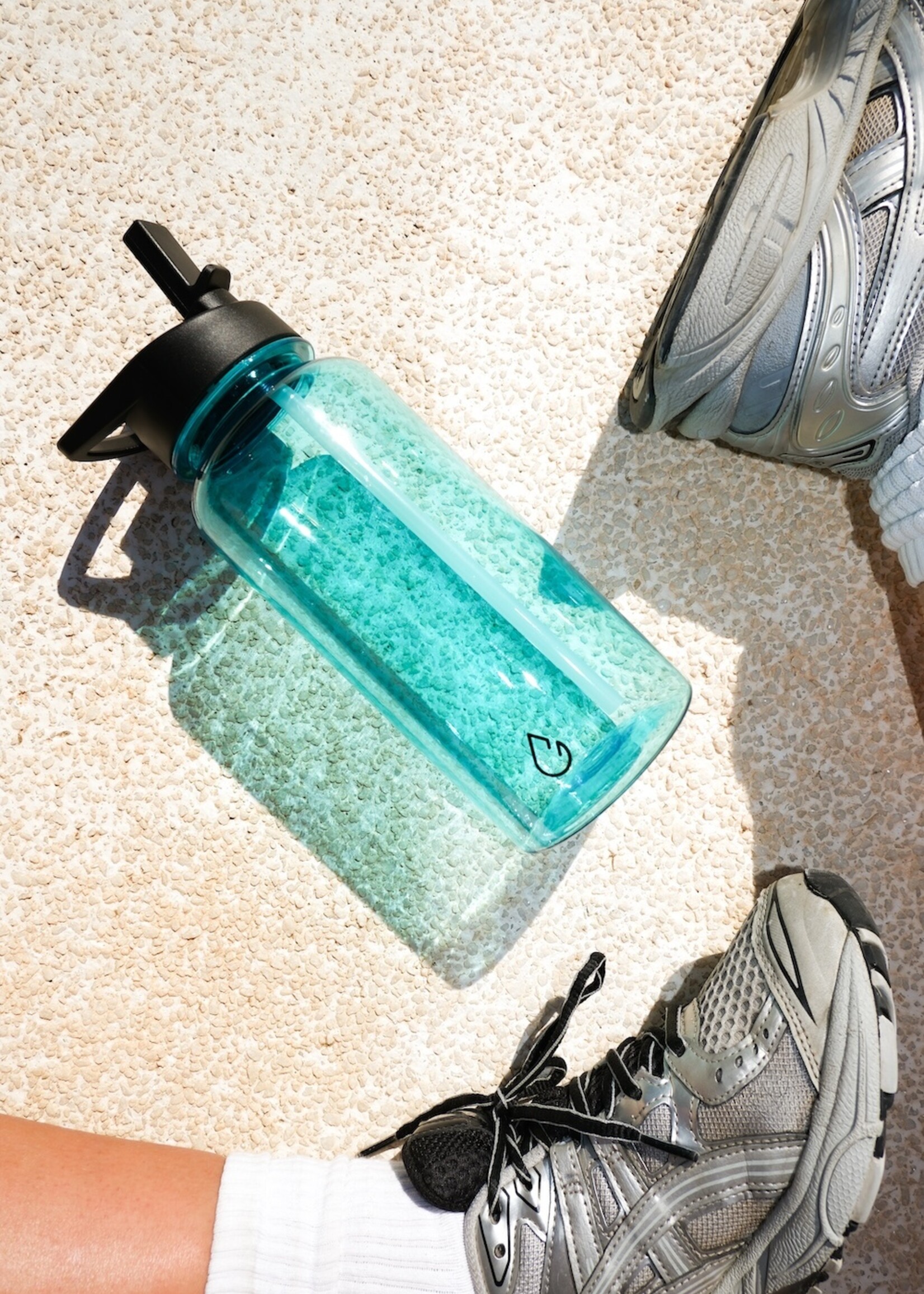 MOVE waterfles lichtblauw transparant 1 liter - dop met rietje en sportdop
