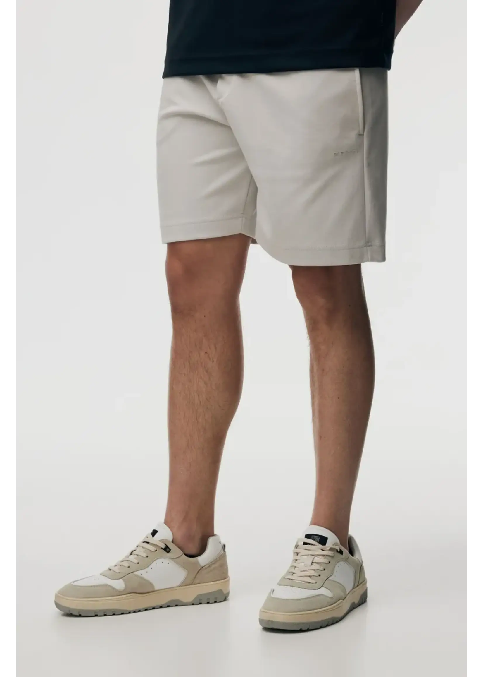 GENTI TECH SWEAT SHORT OFF WHITE