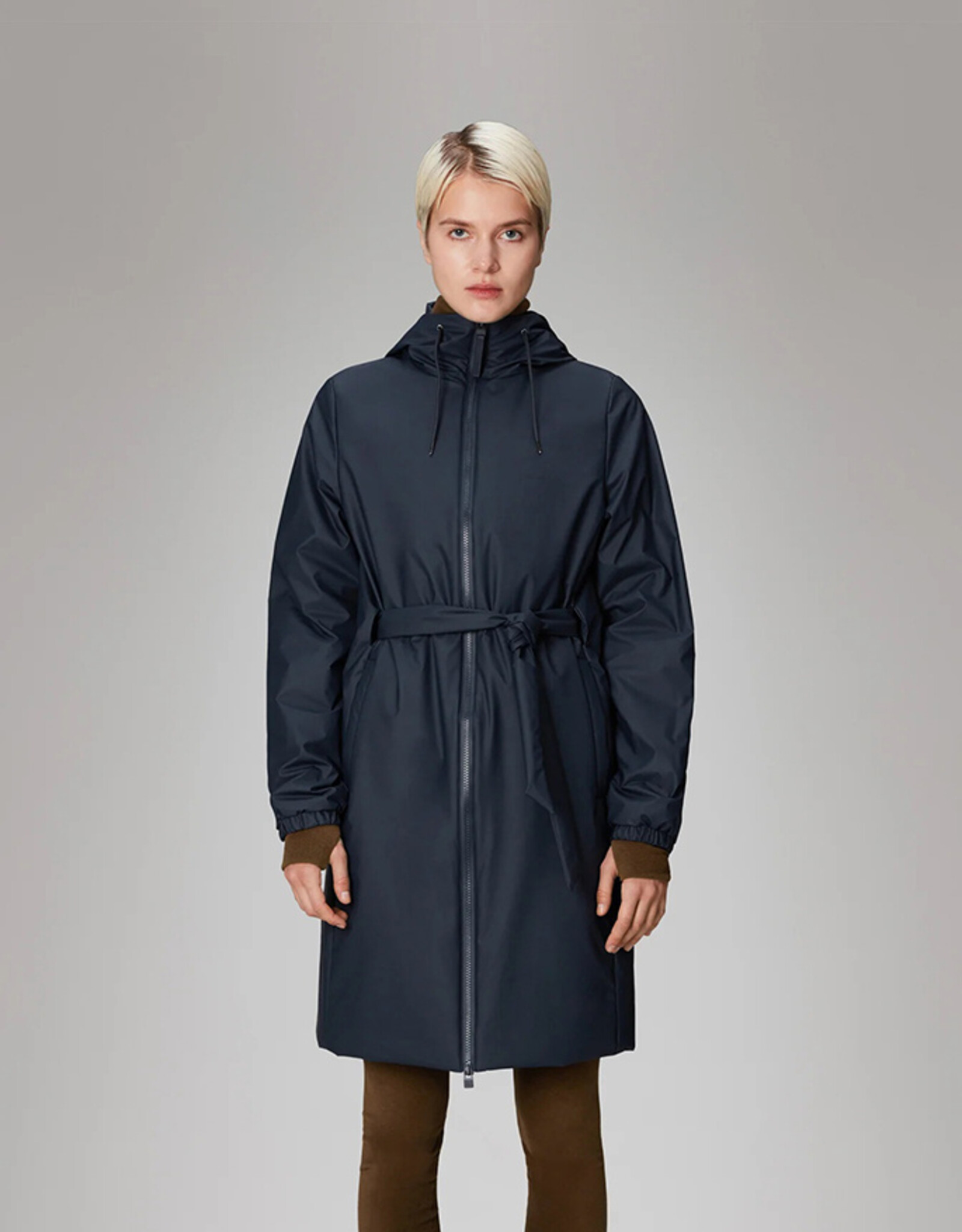 RAINS RAINS LOHJA LONG INSULATED CURVE JACKET - NAVY