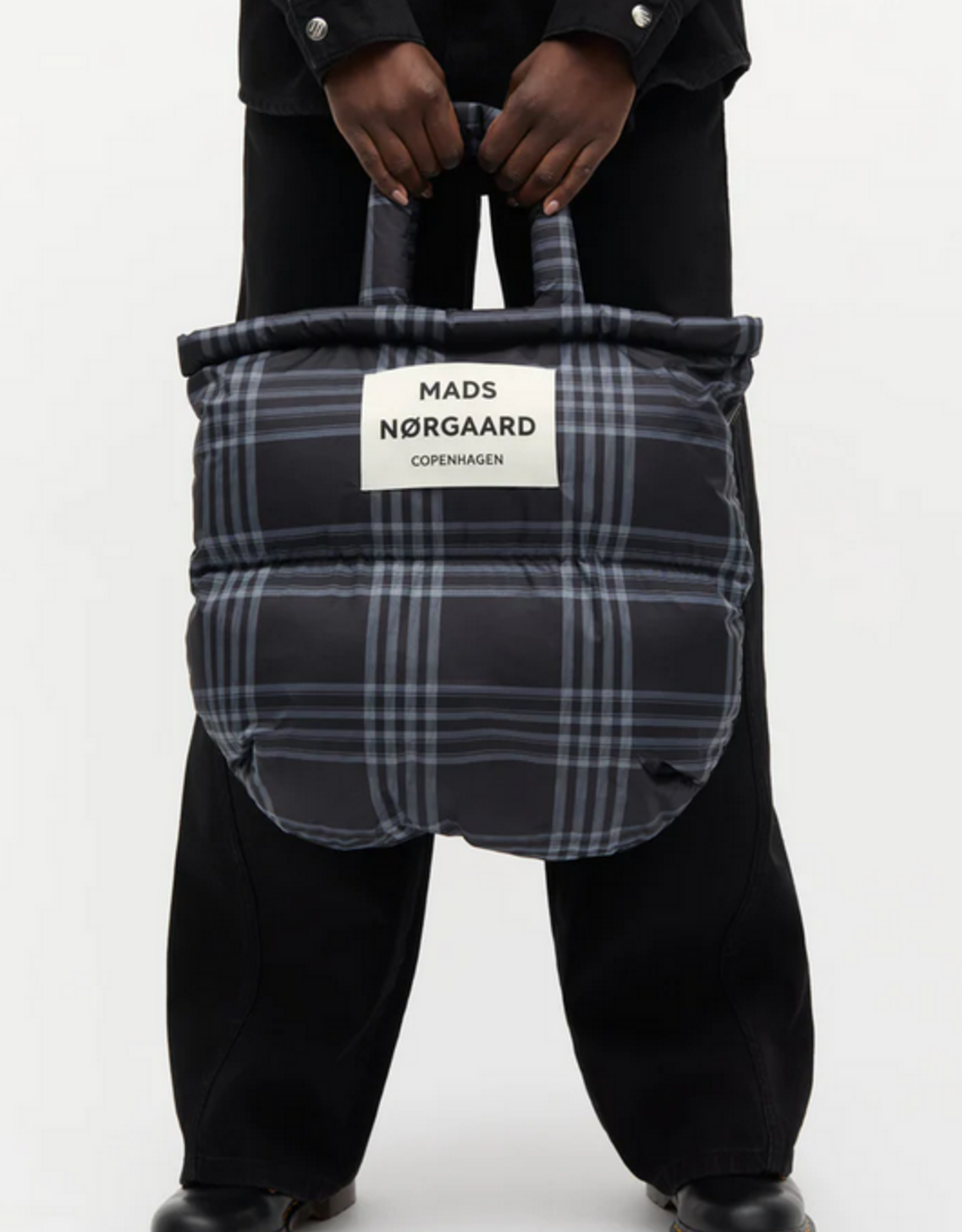 Mads Norgaard MADS NØRGAARD PILLOW BAG BLACK/VANILLA ICE
