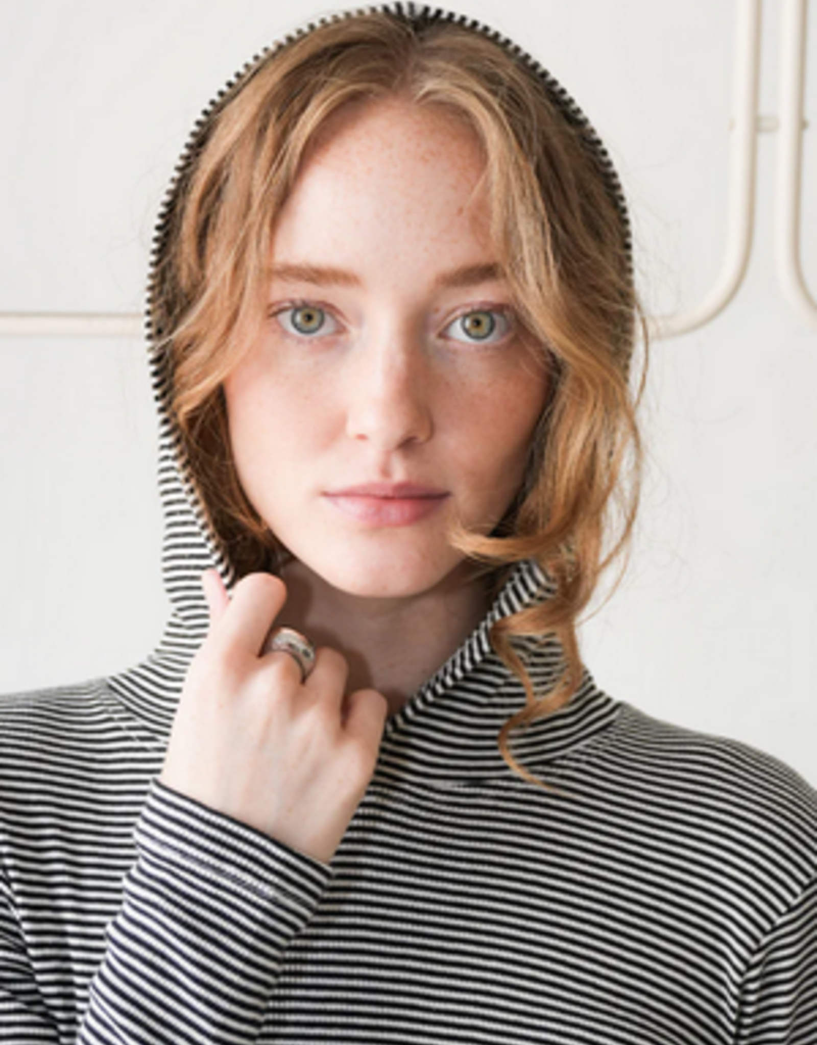 Mads Norgaard MADS NØRGAARD STRIPE TILLA HOOD - BLACK/VANILLA ICE