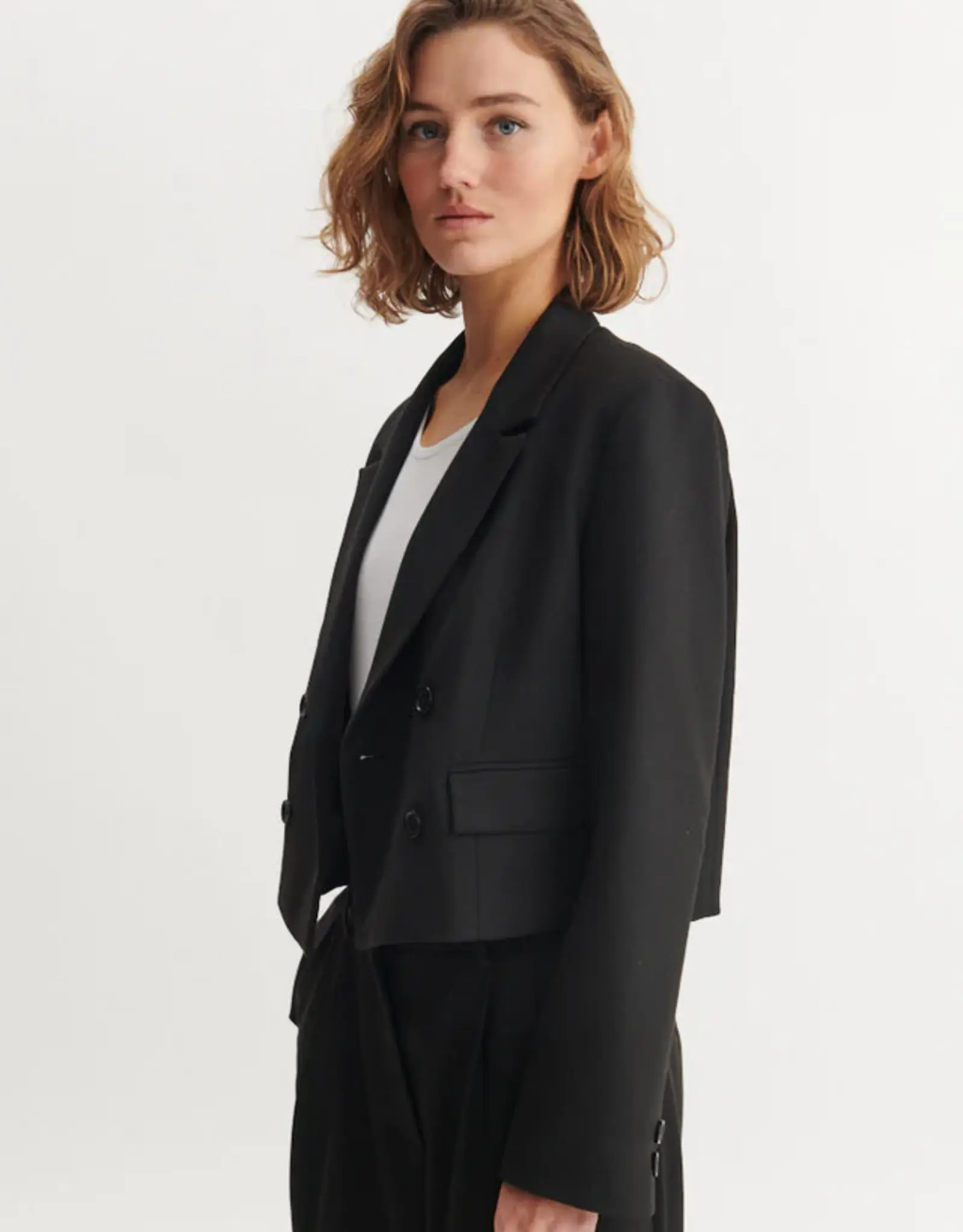 BASIC APPAREL RADI SHORT JACKET - BLACK