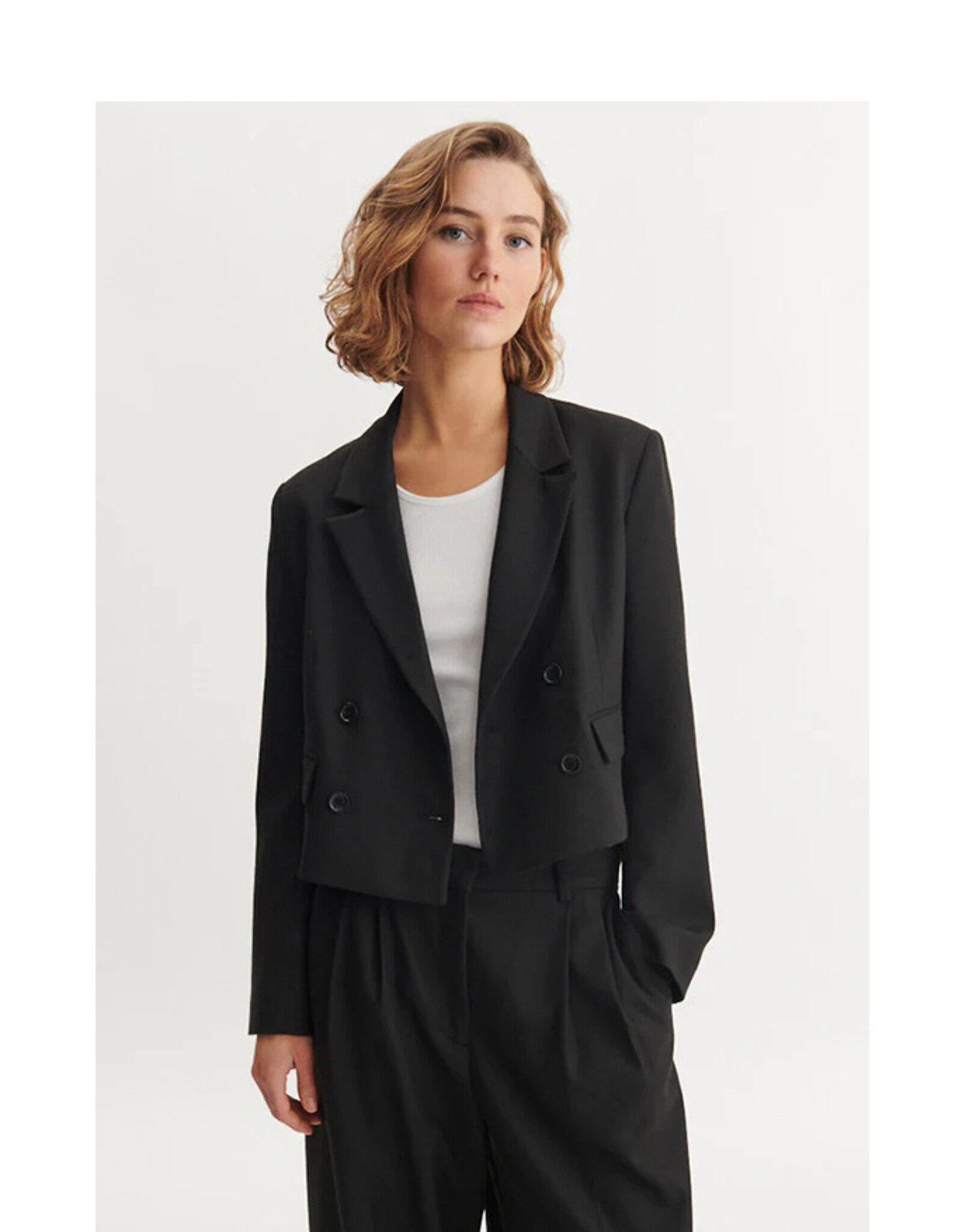 BASIC APPAREL RADI SHORT JACKET - BLACK