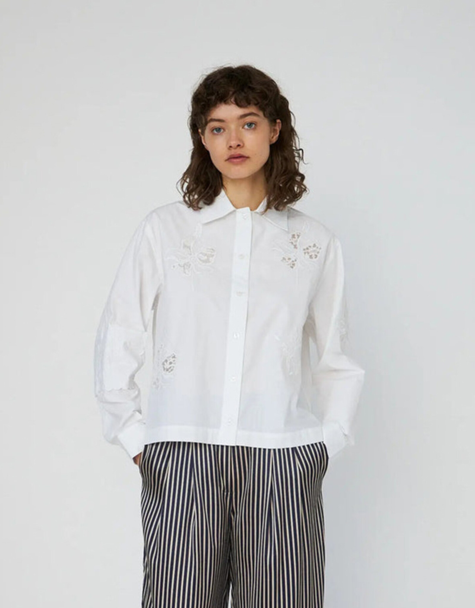 STELLA NOVA EMBROIDERED BLOUSE - WHITE